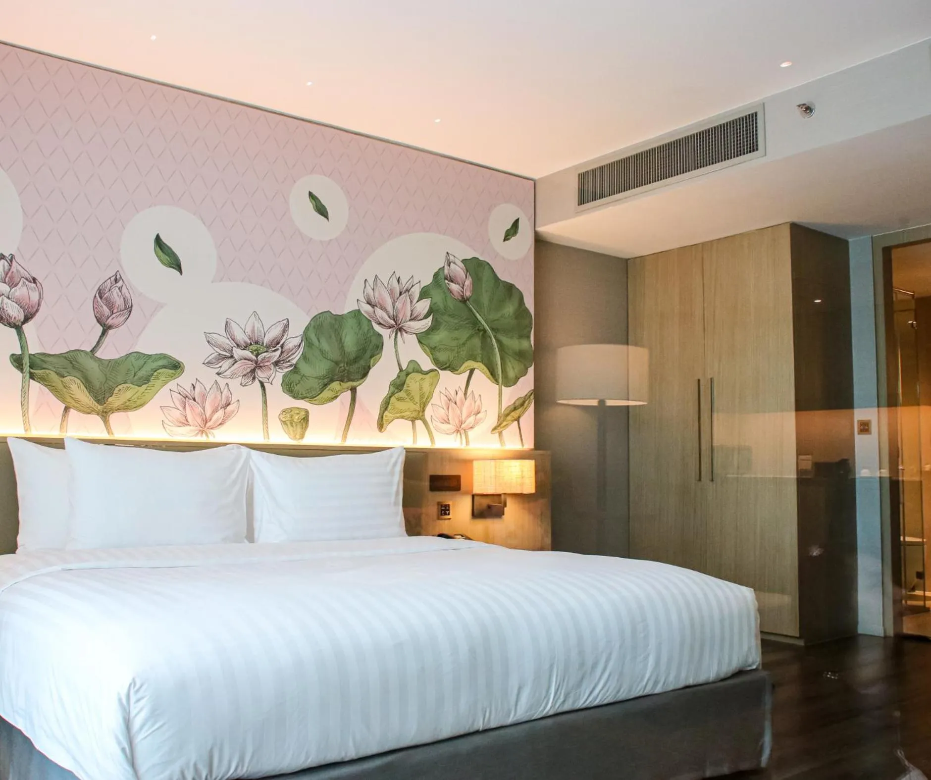 Bed in Sivatel Bangkok Hotel