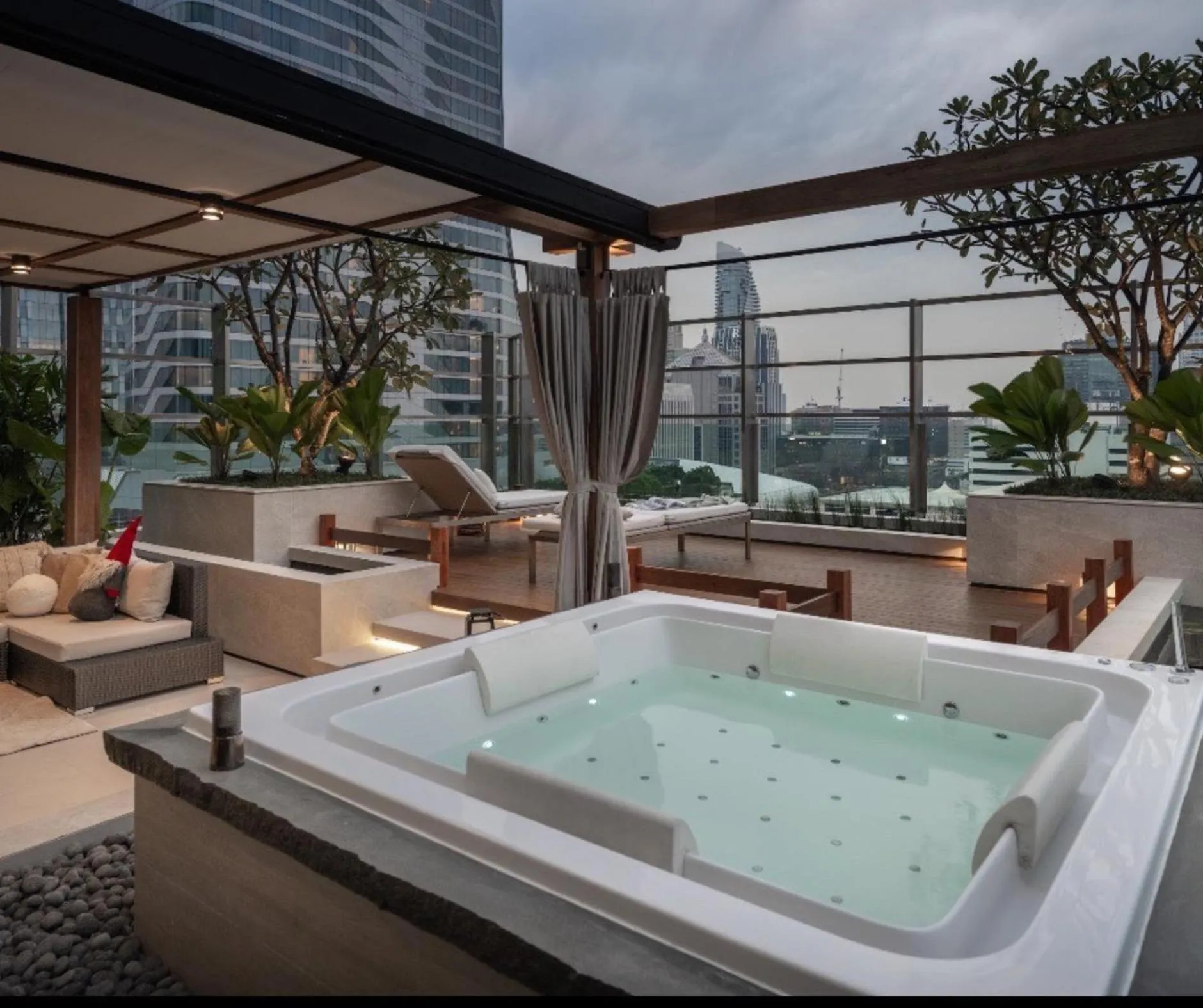Bathroom in Sivatel Bangkok Hotel