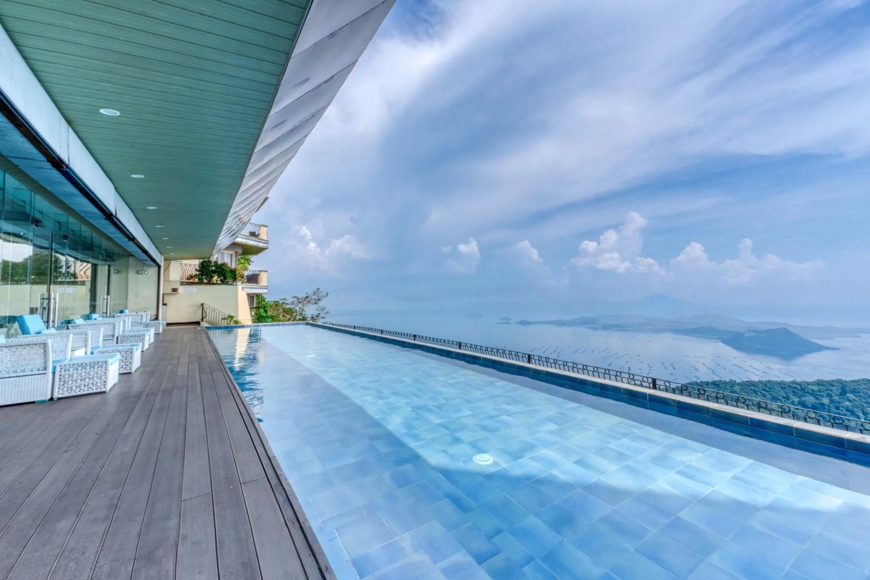 Swimming pool in The Lake Hotel Tagaytay