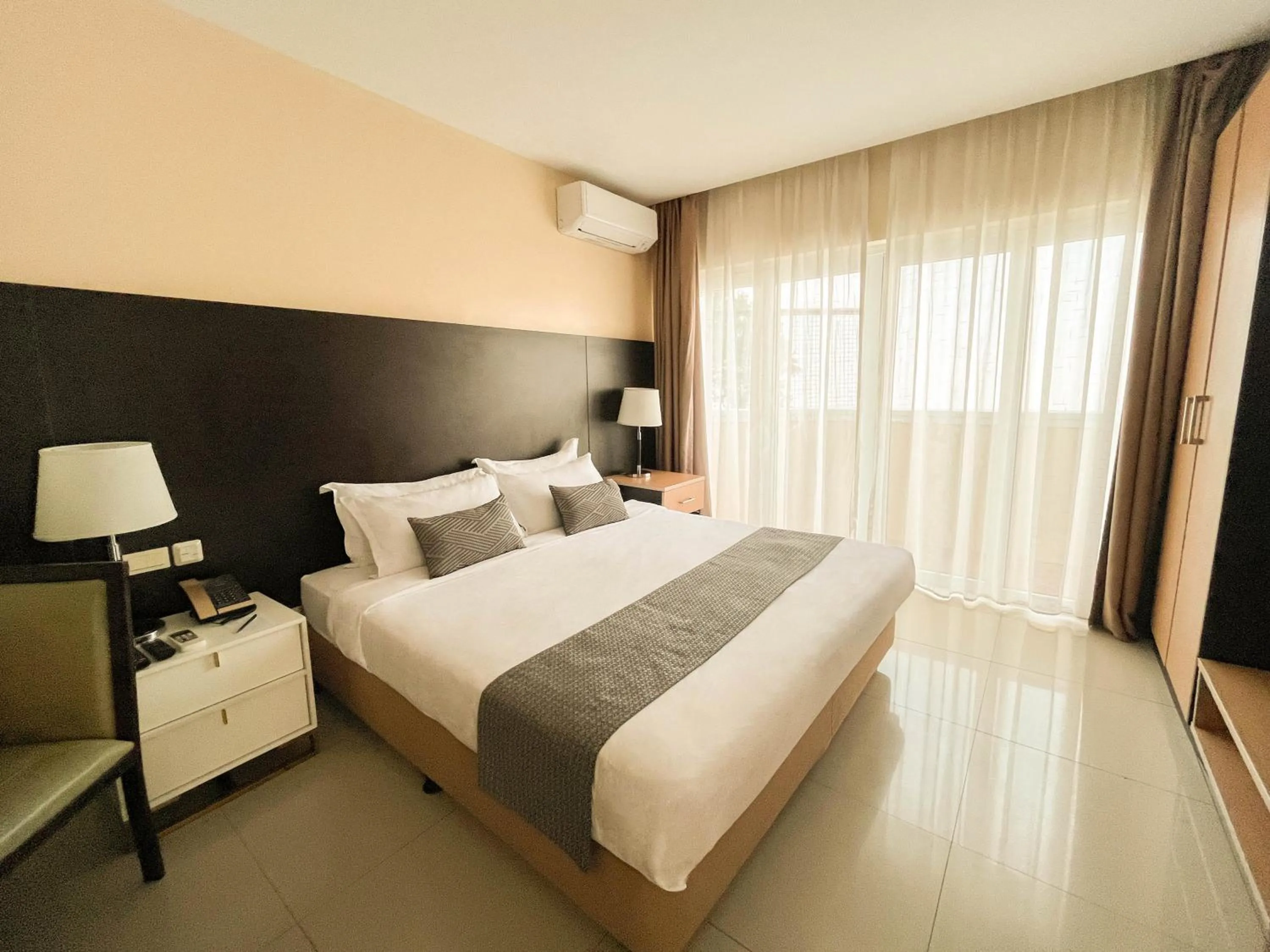 Bedroom, Bed in The Lake Hotel Tagaytay