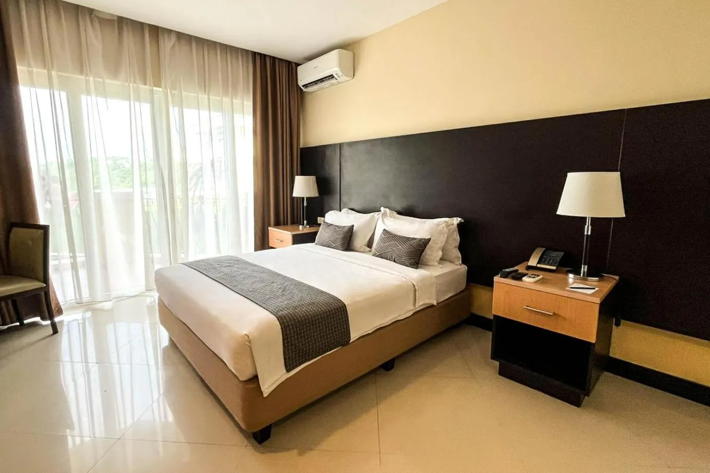 Bedroom, Bed in The Lake Hotel Tagaytay