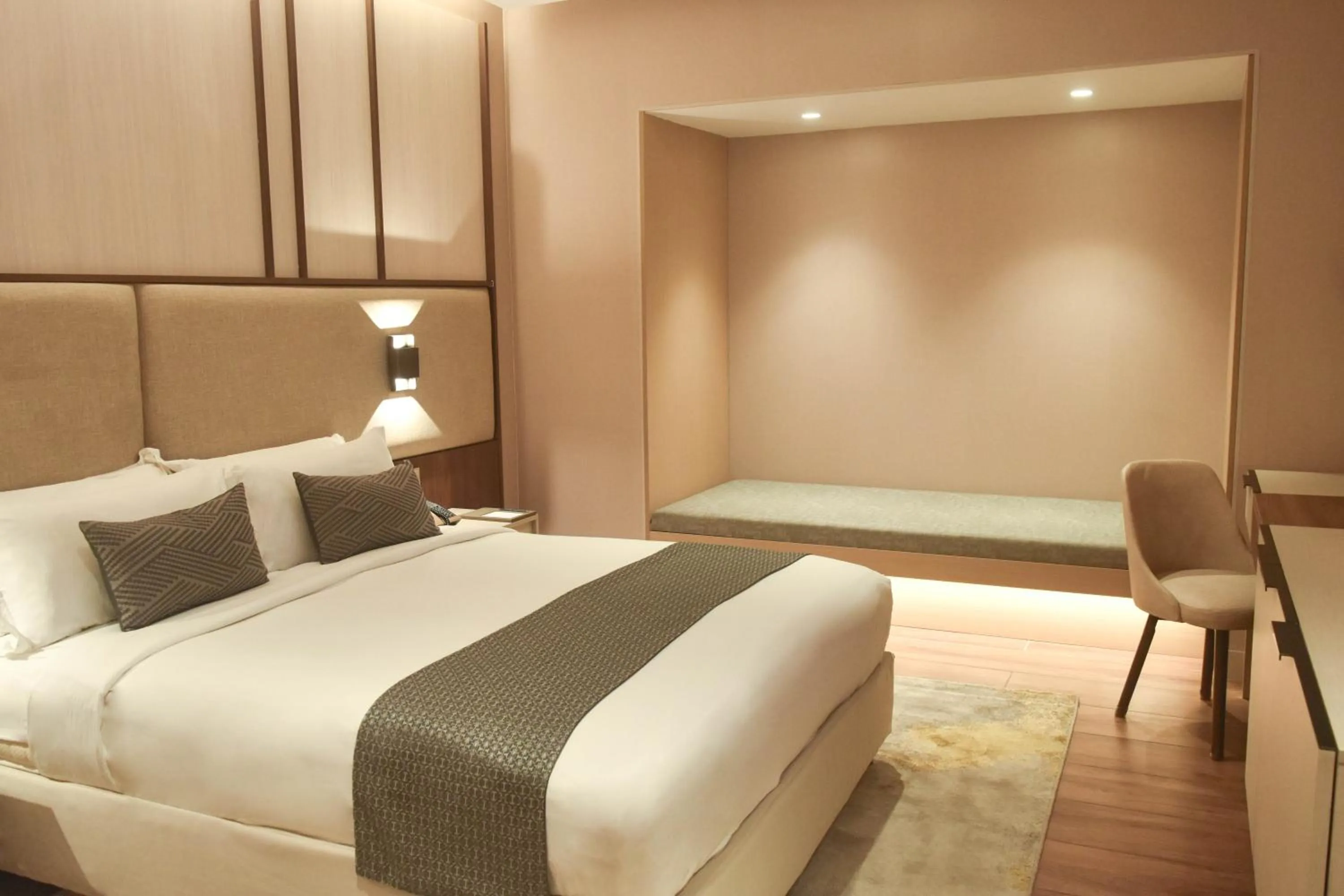 Bed in The Lake Hotel Tagaytay