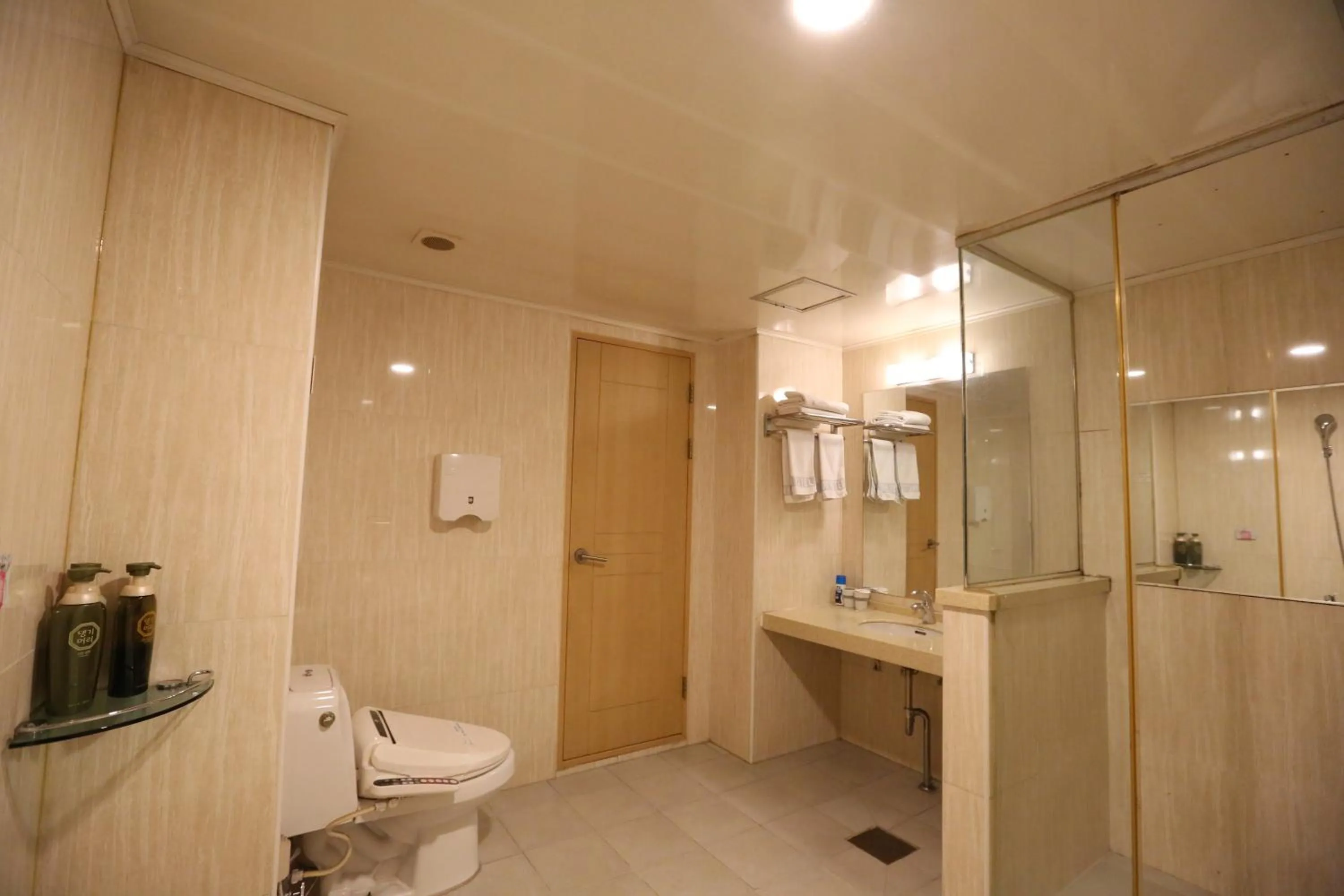 Bathroom in Amour Hotel