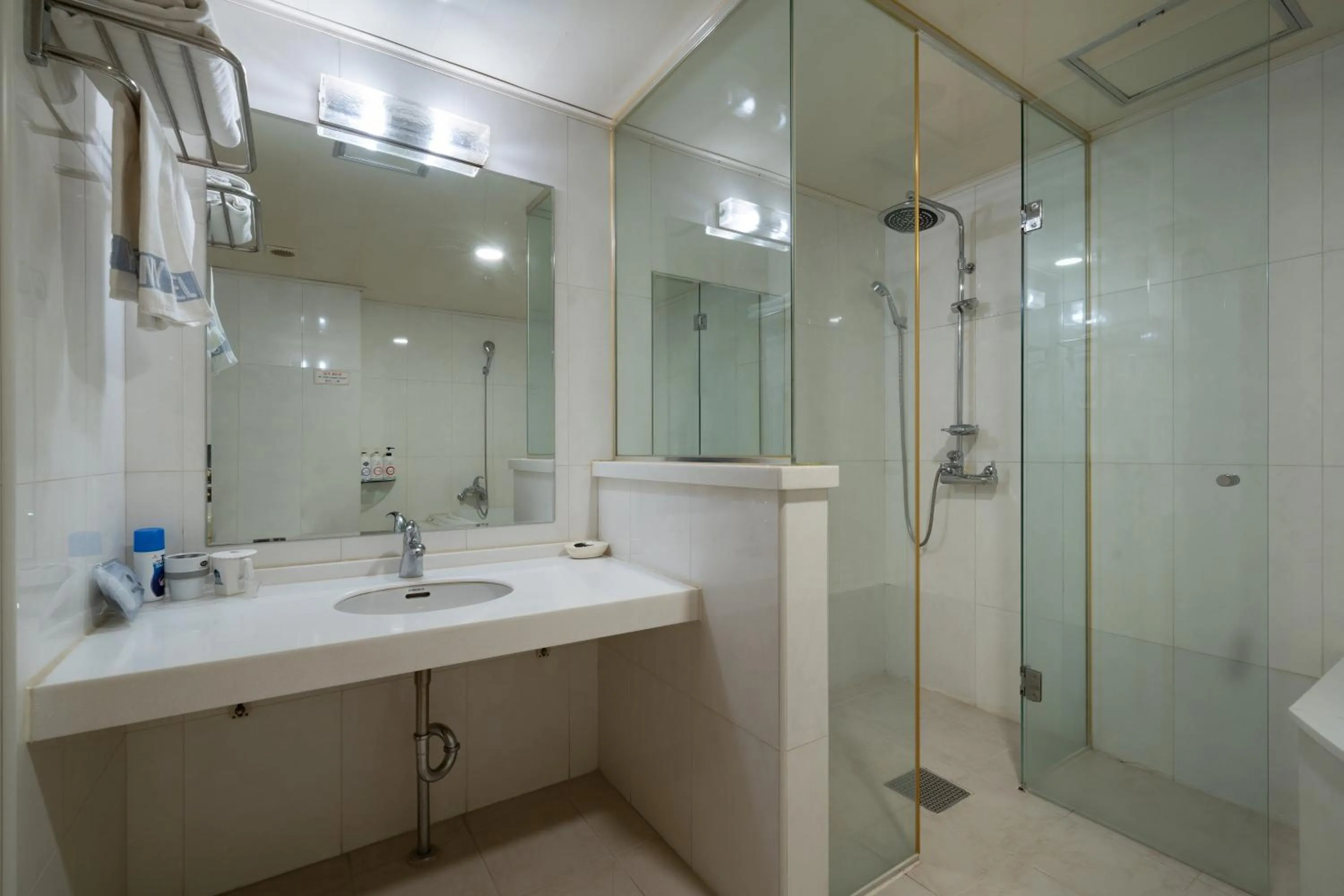 Shower in Amour Hotel