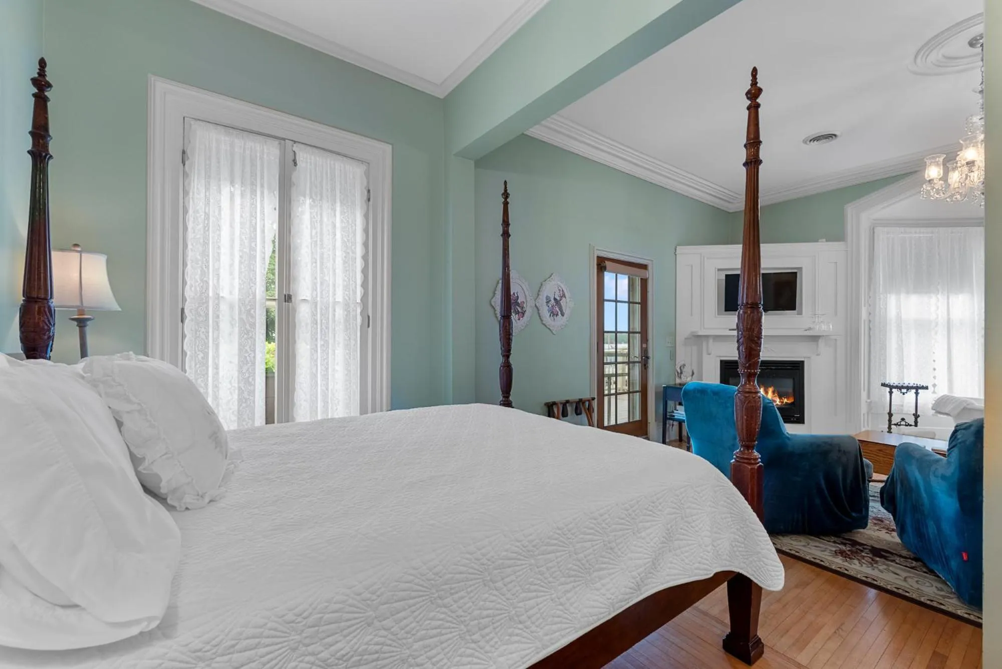 Bed in The Foxglove Inn