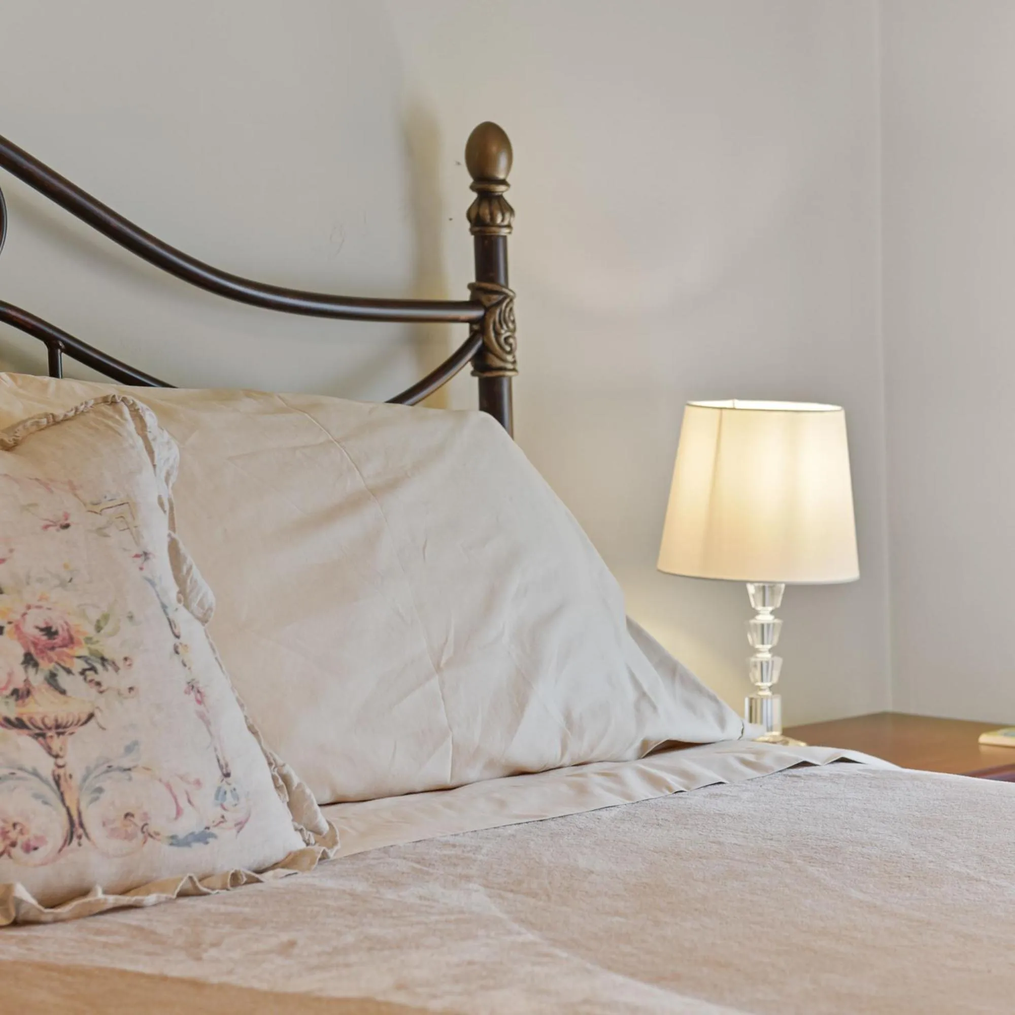 Bed in The Foxglove Inn