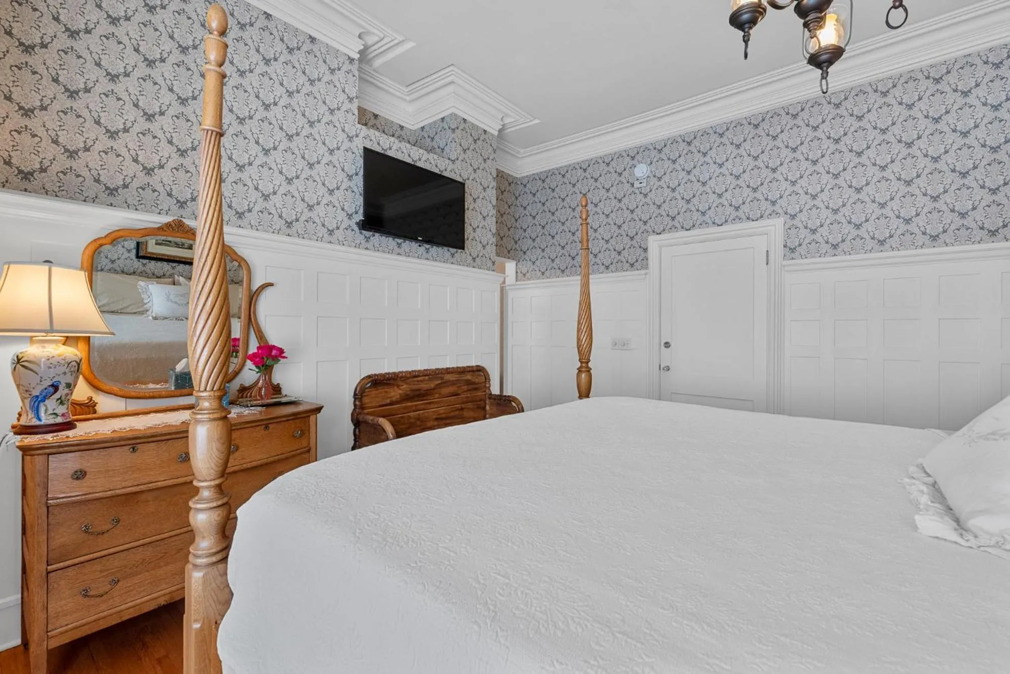 Bed in The Foxglove Inn