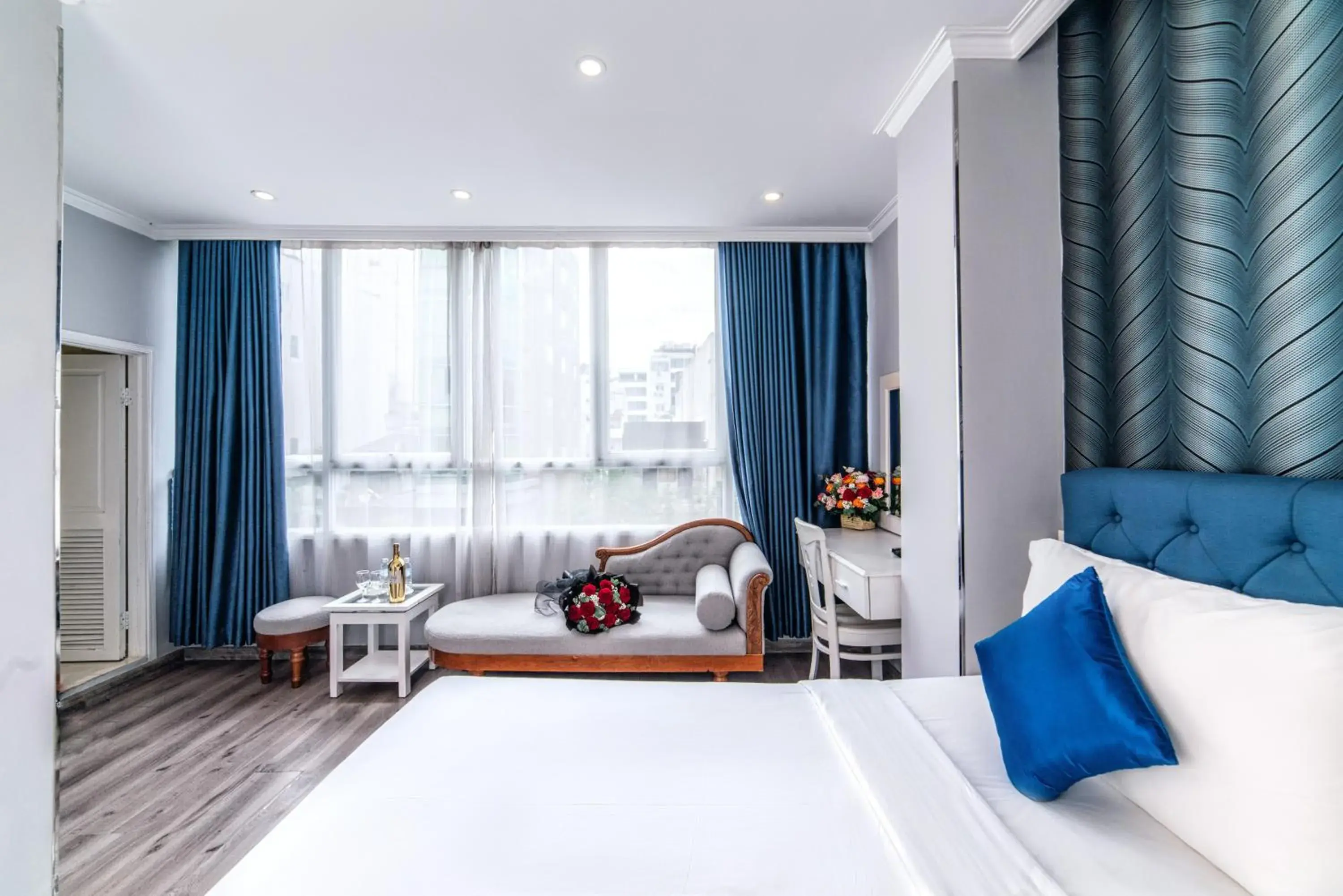 Suite with City View in Ruby Saigon Hotel - Ben Thanh Suite with City View in Ruby Saigon Hotel - Ben Thanh