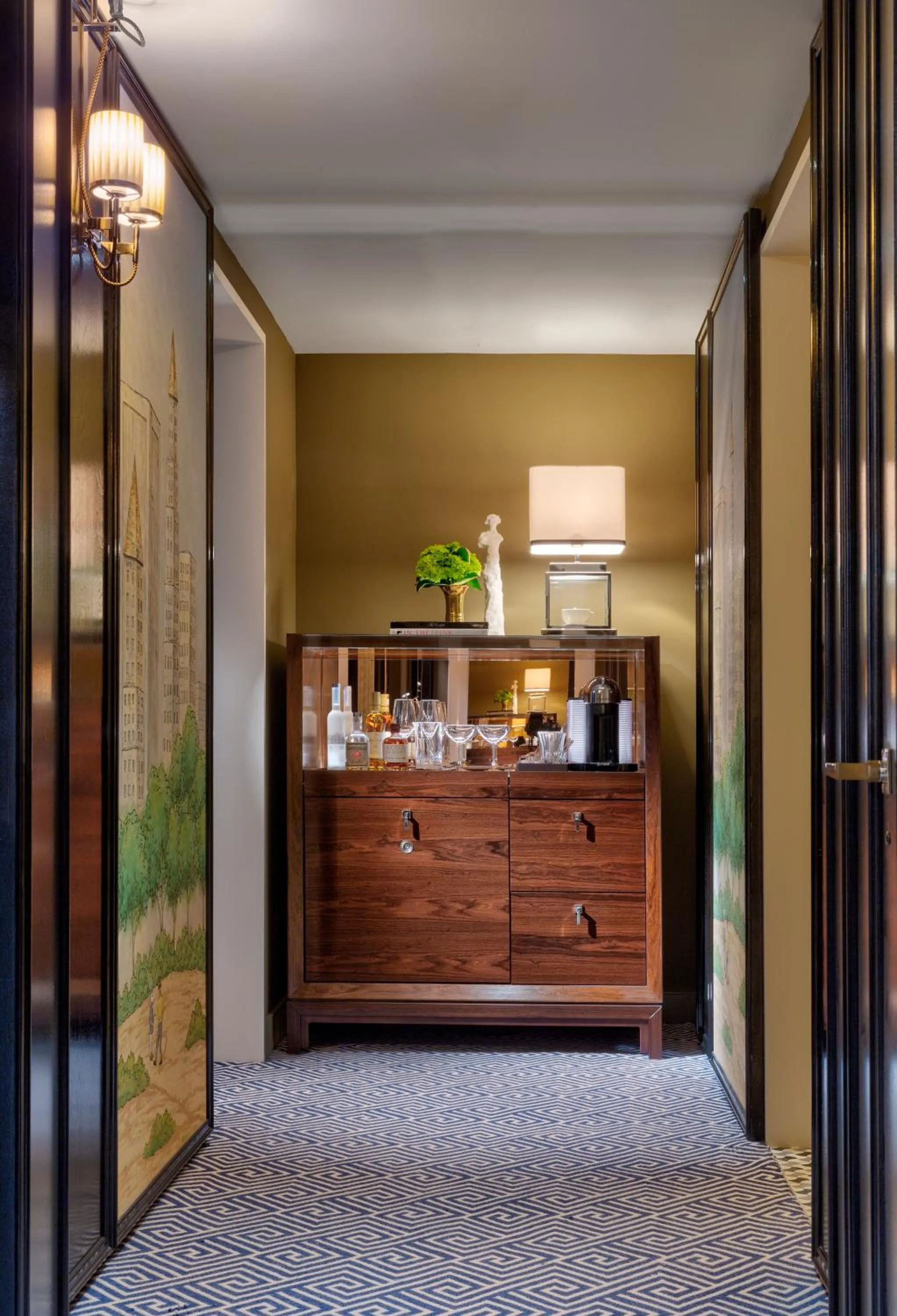 Coffee/tea facilities in The Carlyle, A Rosewood Hotel