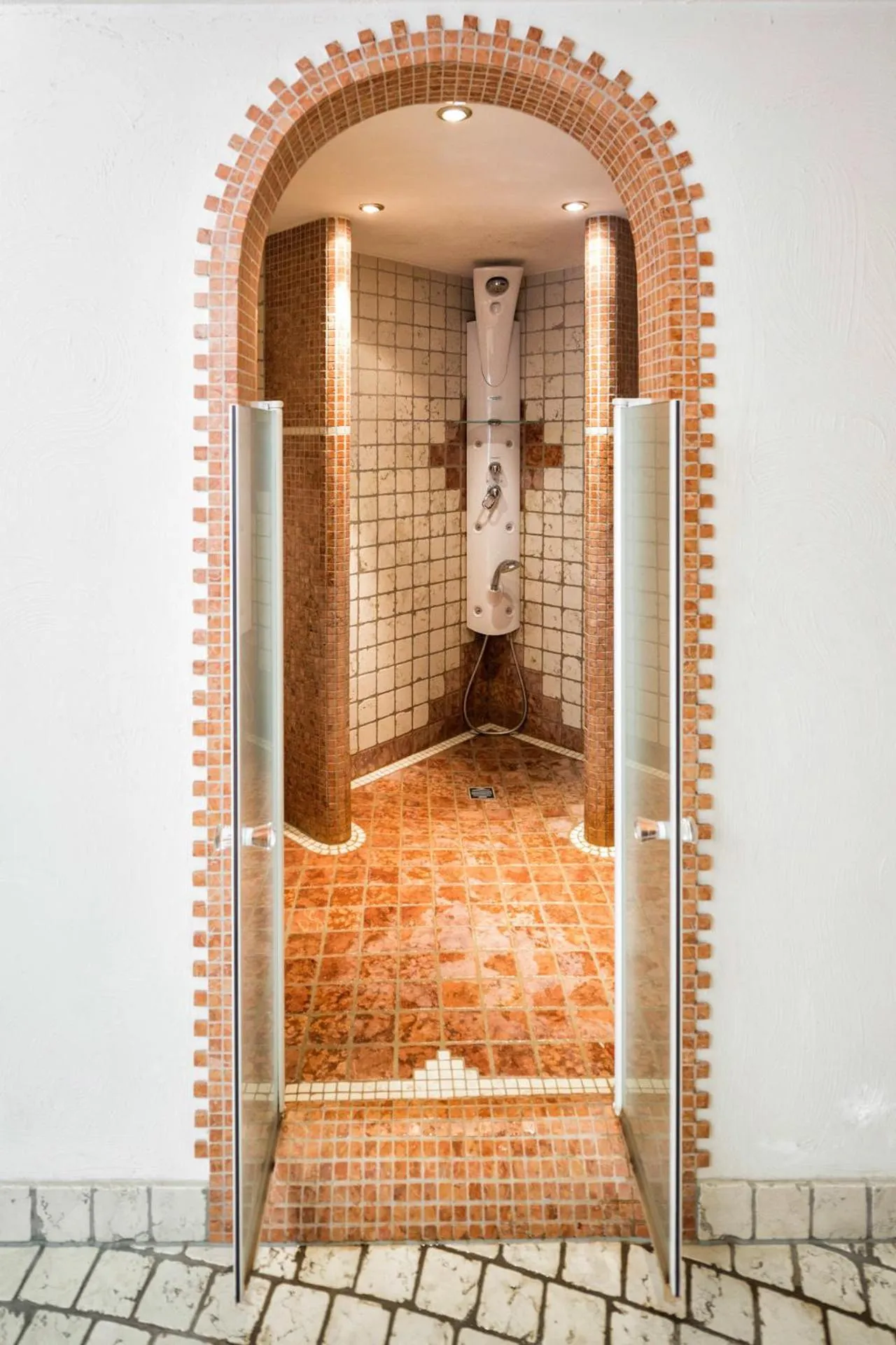 Shower in Hotel Pfeifer