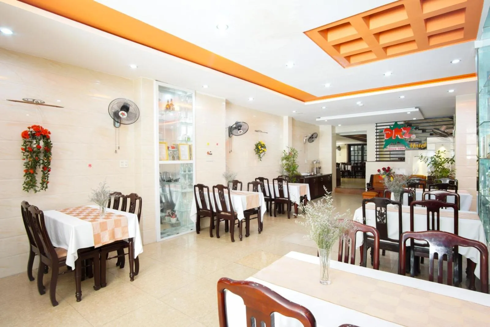 Restaurant/places to eat in DMZ Hotel