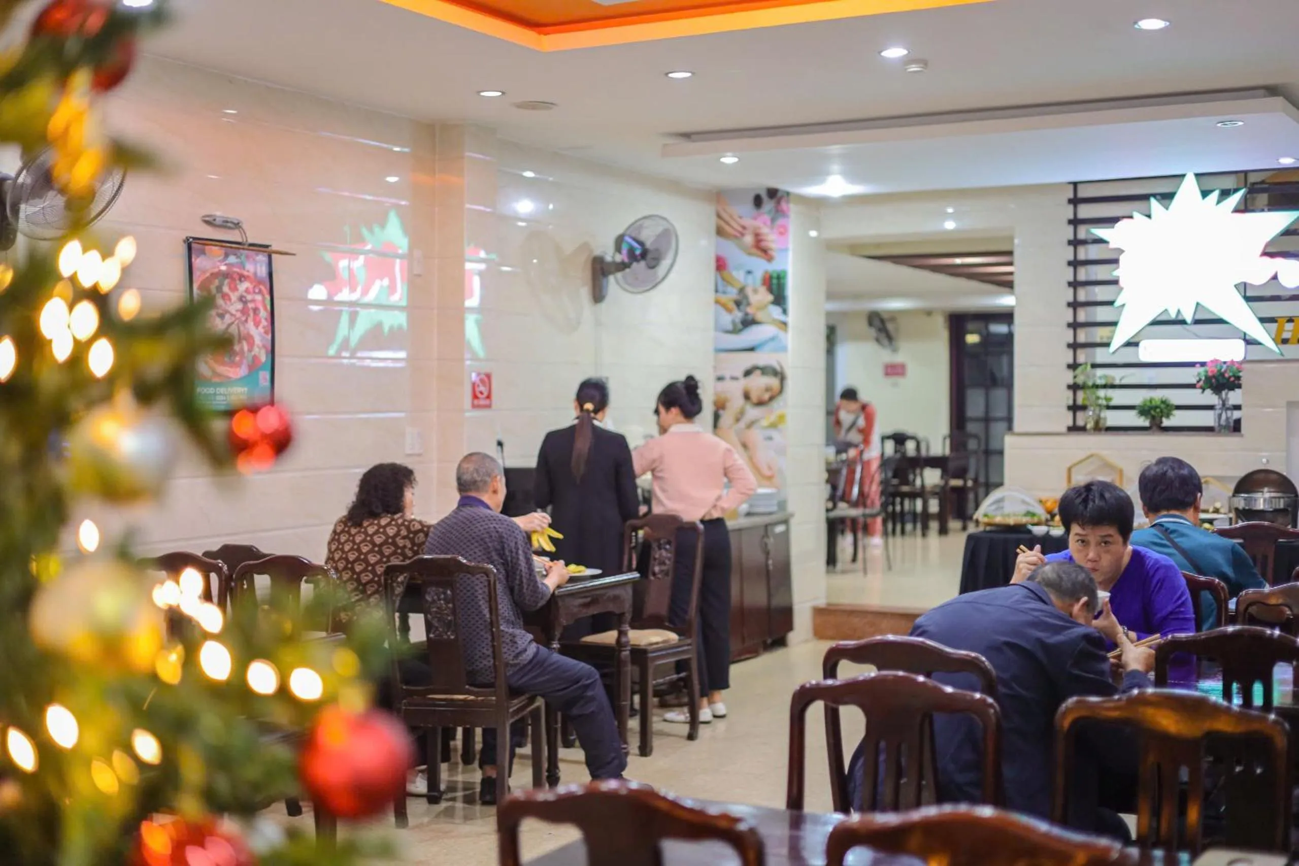 Restaurant/places to eat in DMZ Hotel