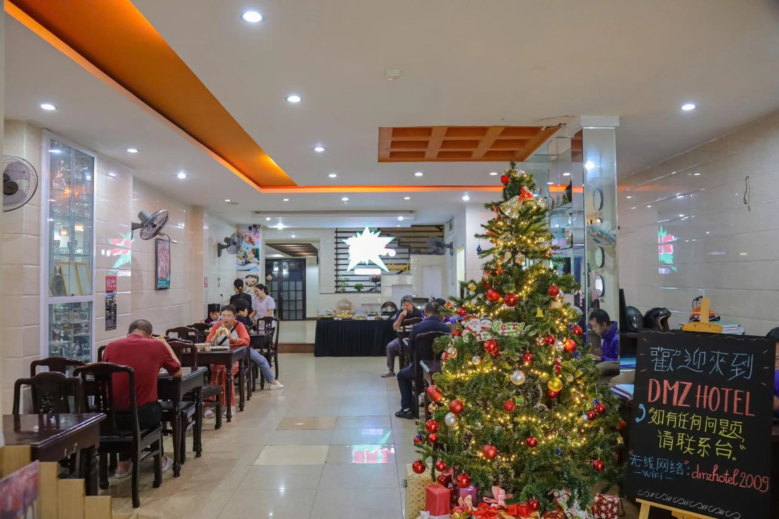 Restaurant/places to eat in DMZ Hotel