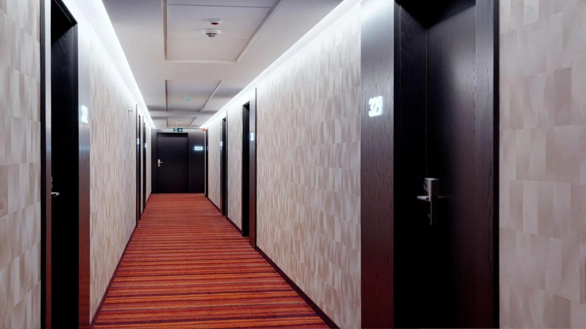 Lobby or reception in B&B HOTEL RZESZÓW CENTRUM