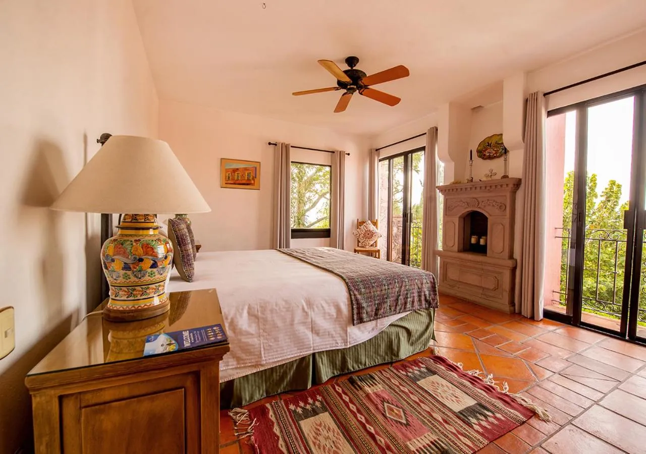 Patio, Bed in Casa Estrella de la Valenciana Hotel Boutique