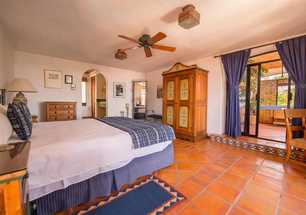 Patio, Bed in Casa Estrella de la Valenciana Hotel Boutique