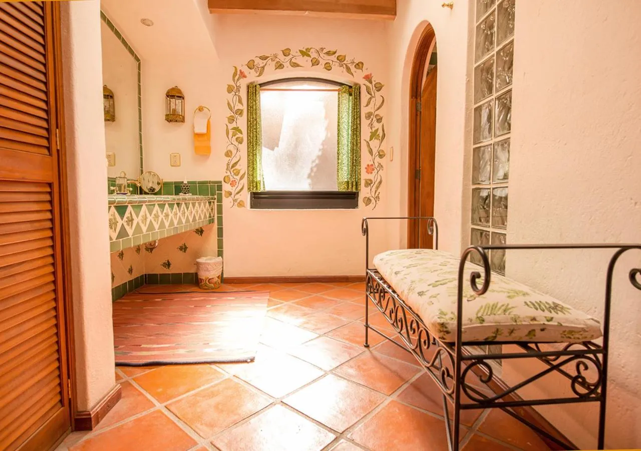 Toilet, Bed in Casa Estrella de la Valenciana Hotel Boutique