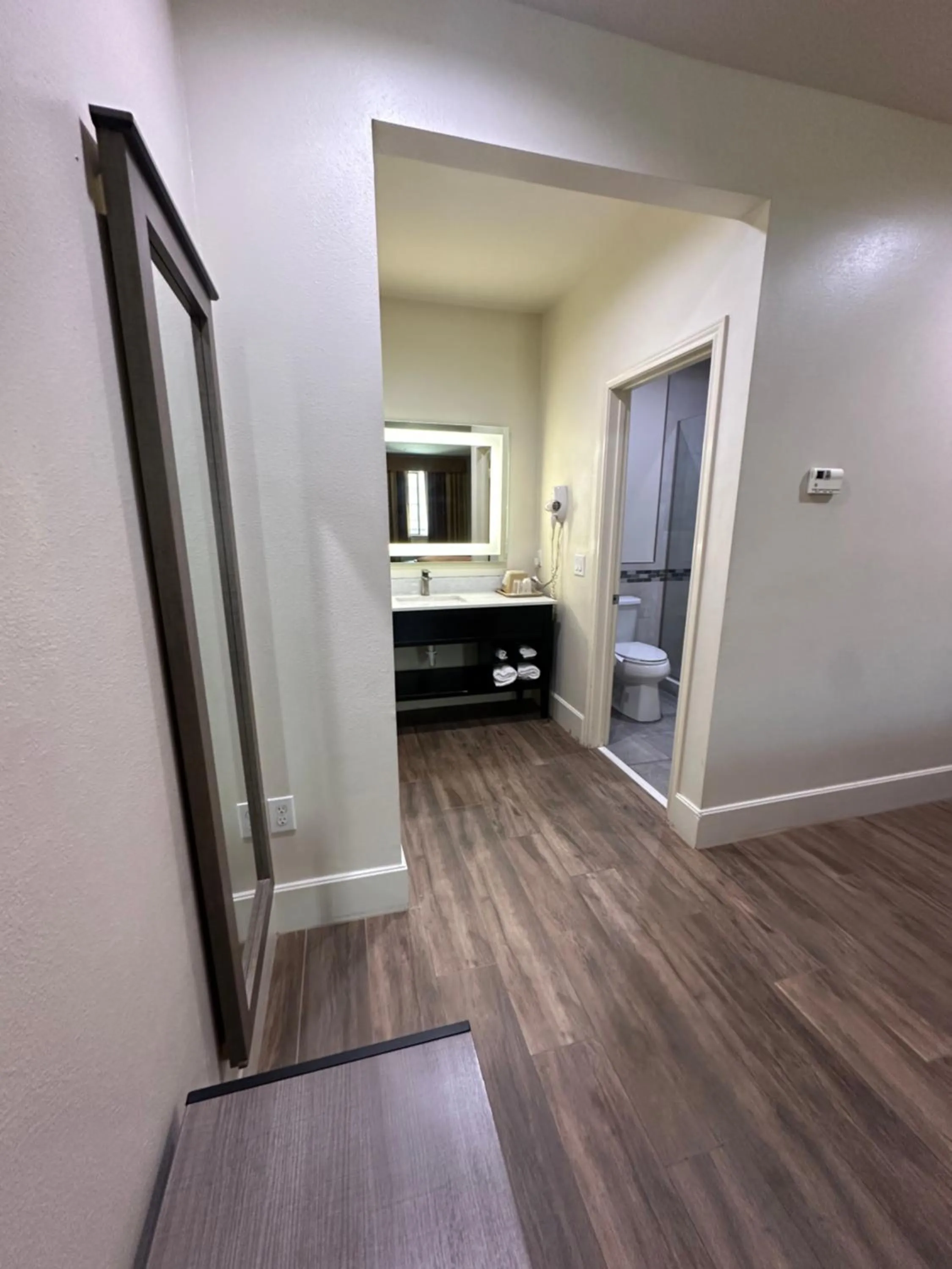 Scottish Inn and Suites