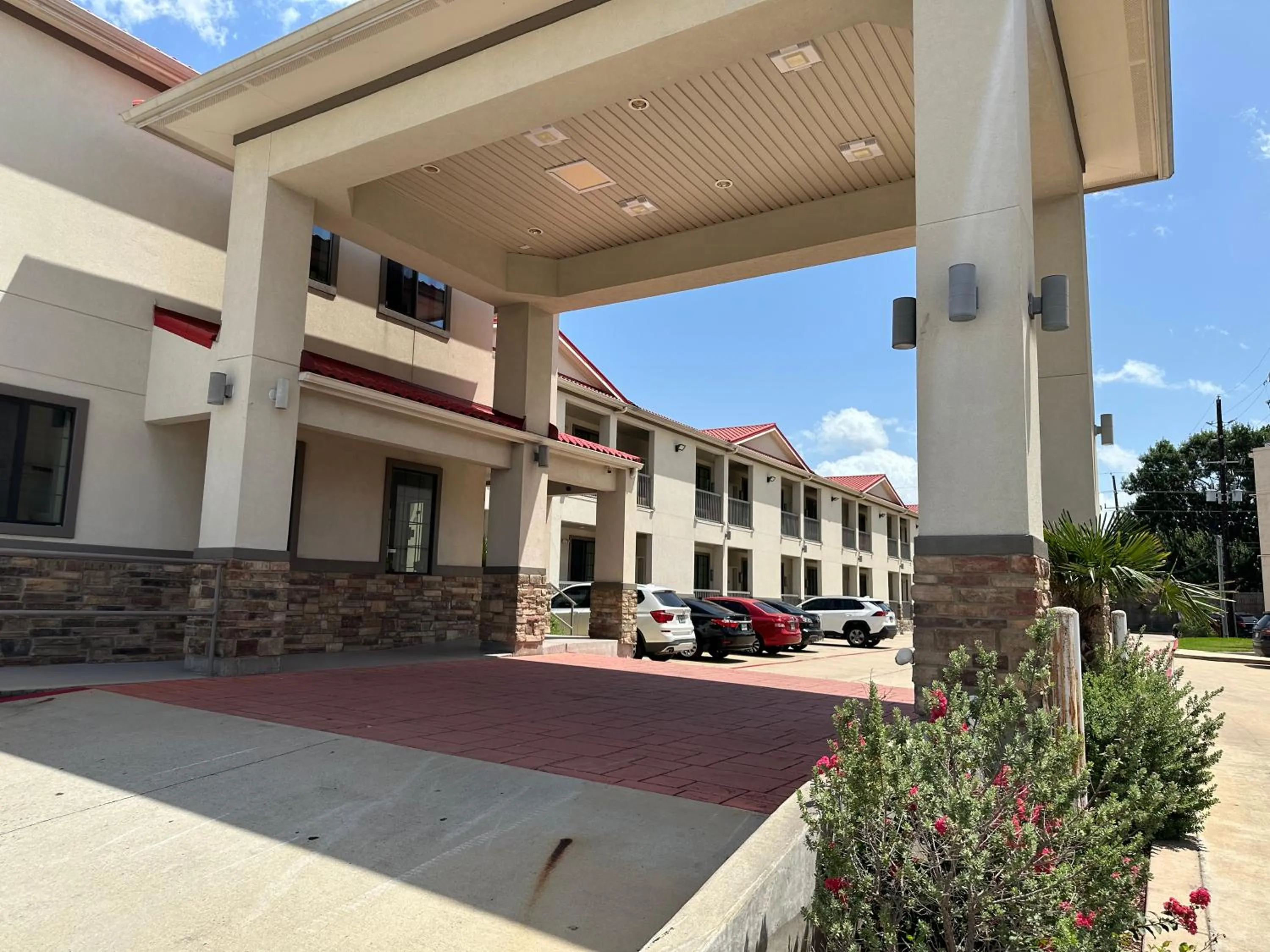 Scottish Inn and Suites