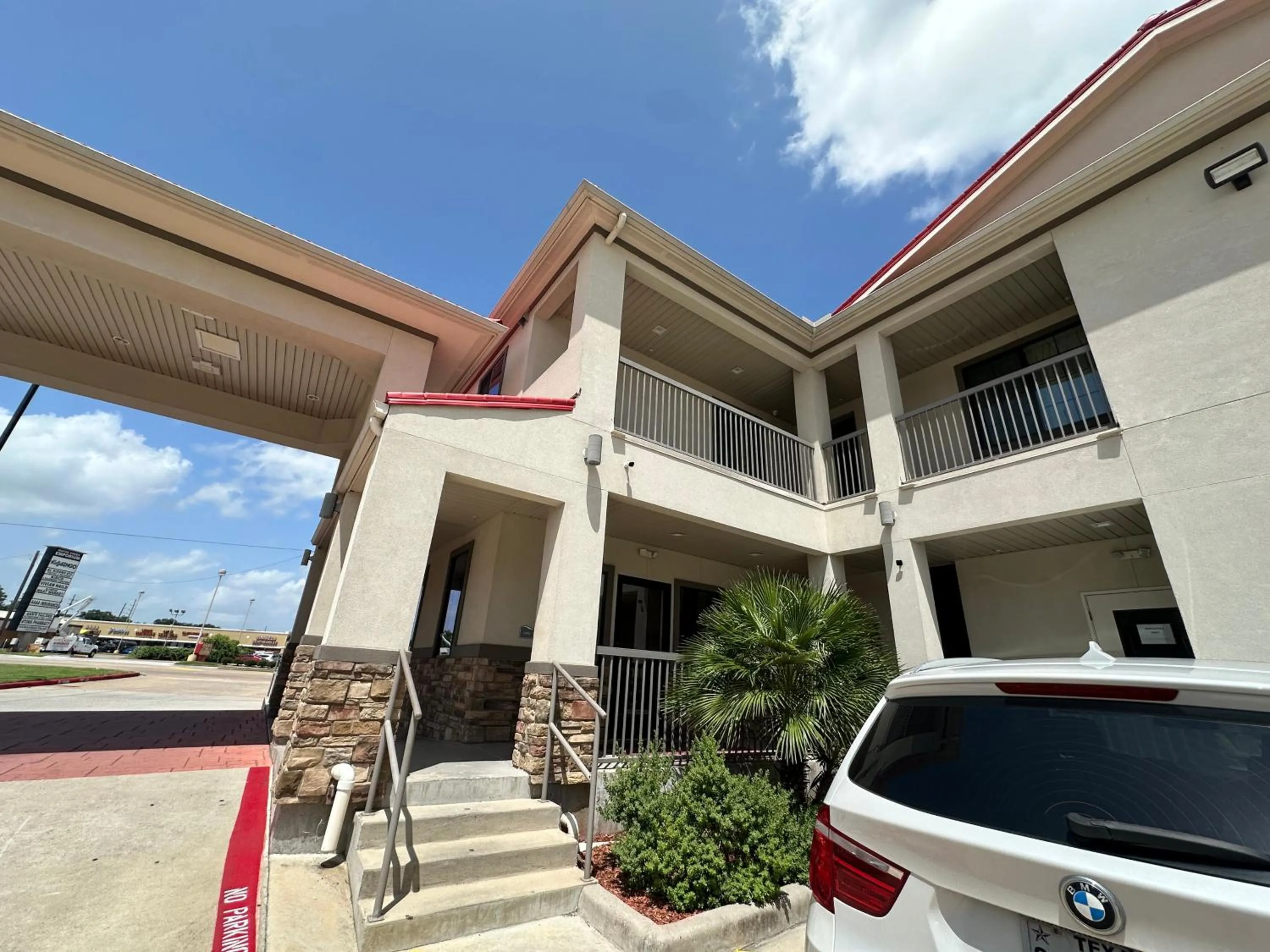 Scottish Inn and Suites