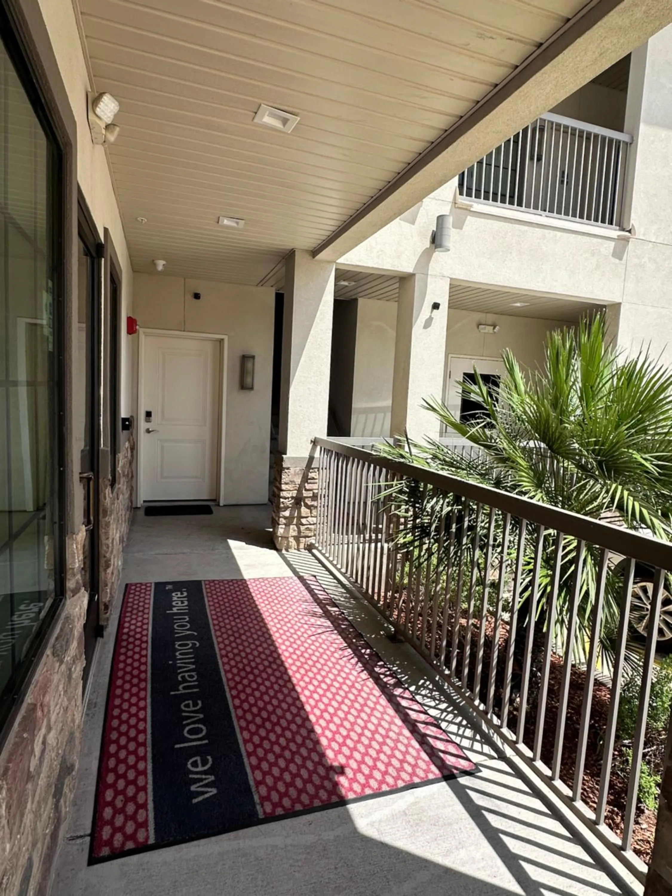 Scottish Inn and Suites