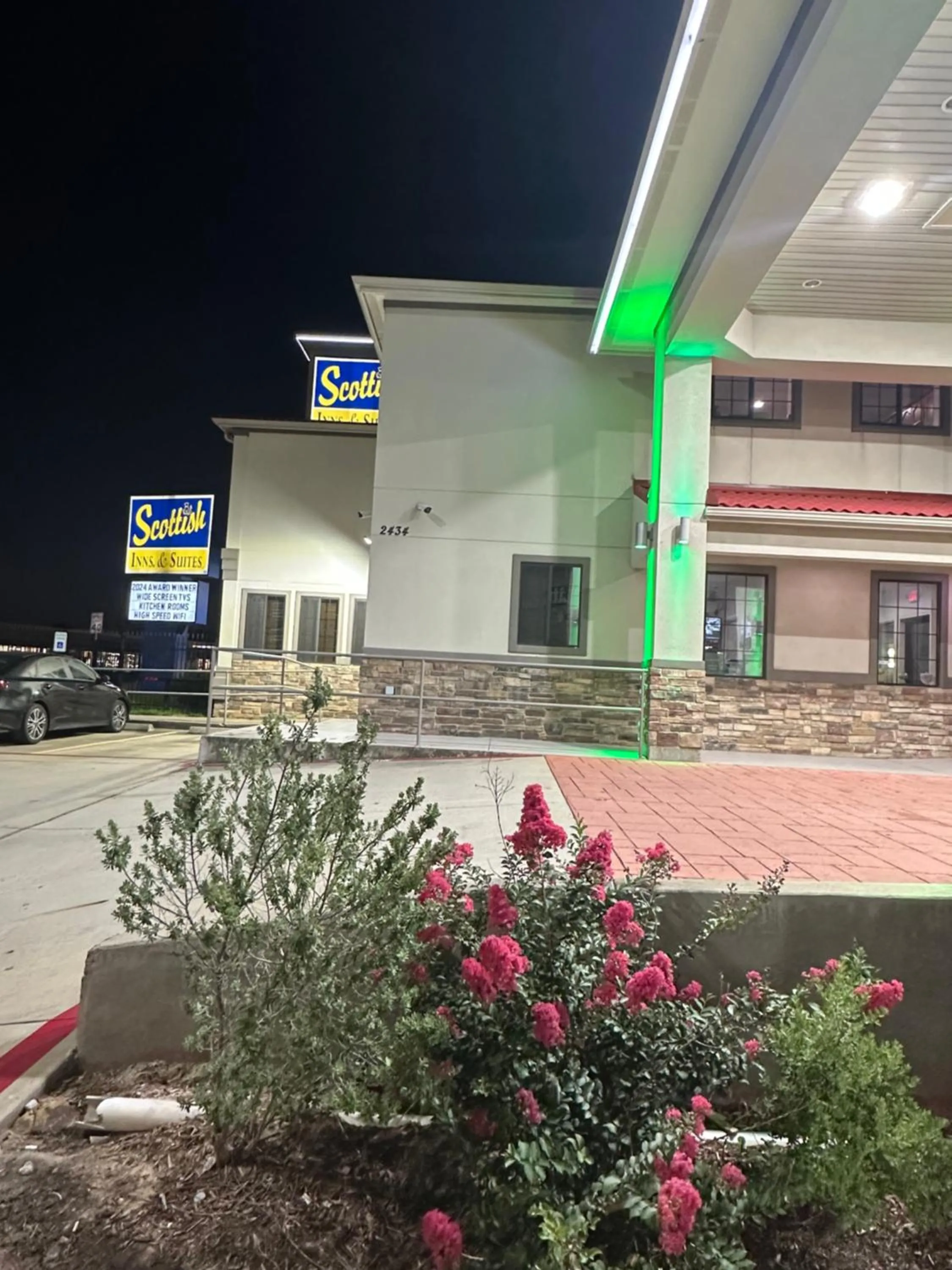 Scottish Inn and Suites