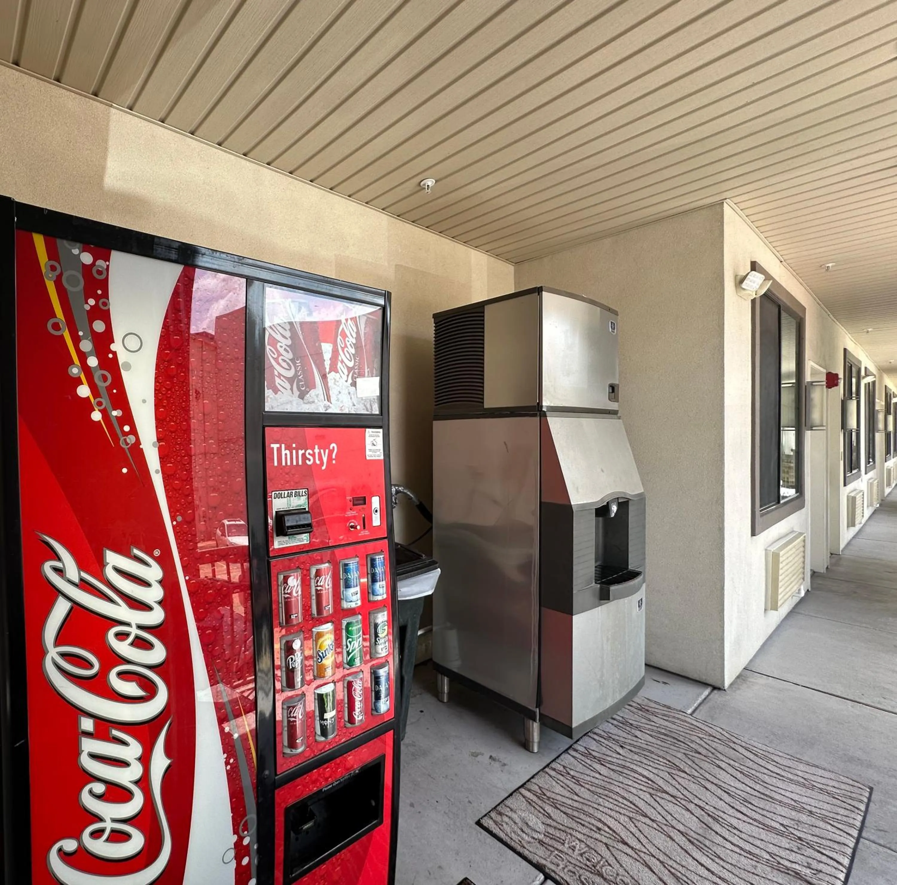 Scottish Inn and Suites