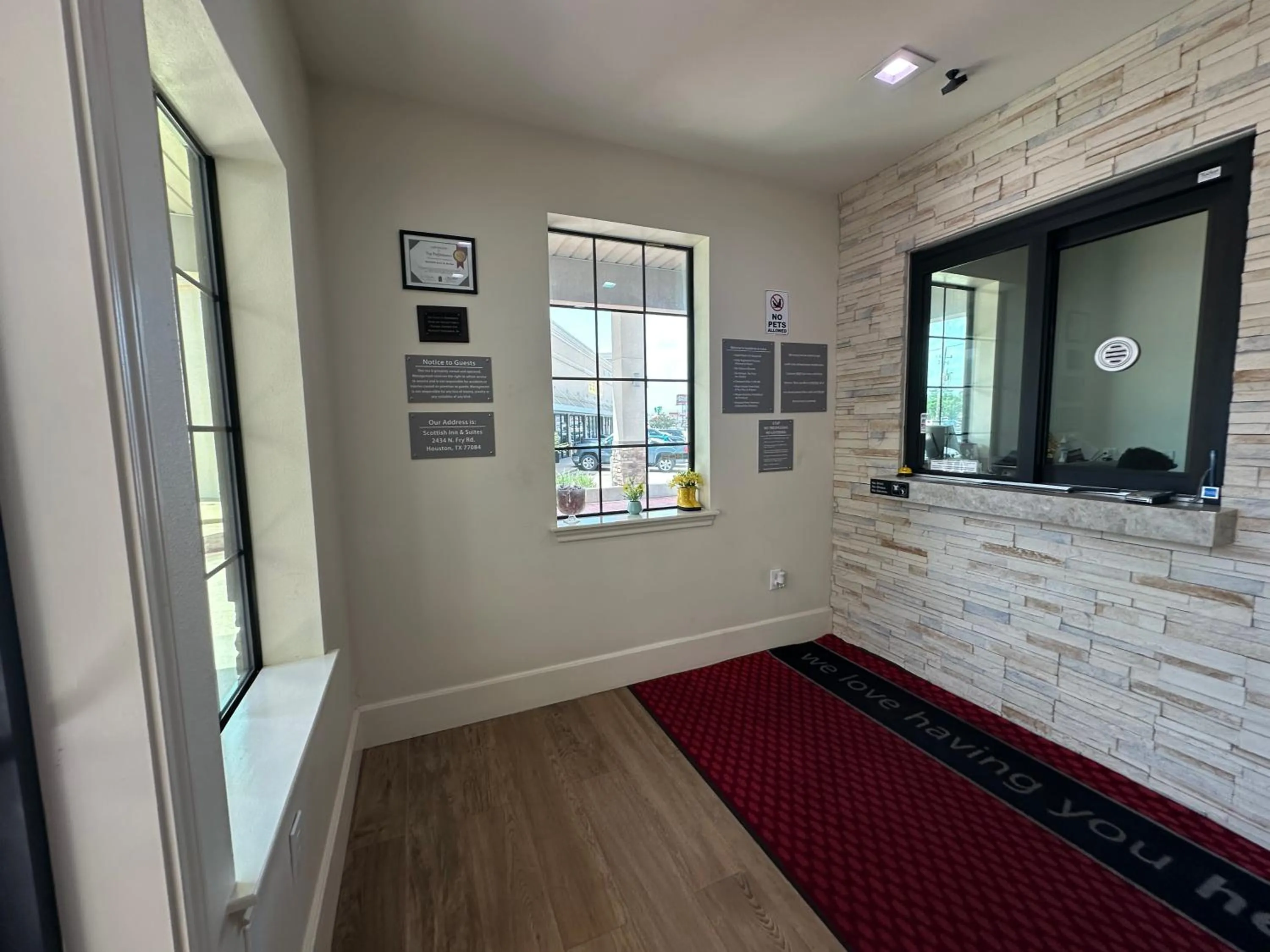 Scottish Inn and Suites