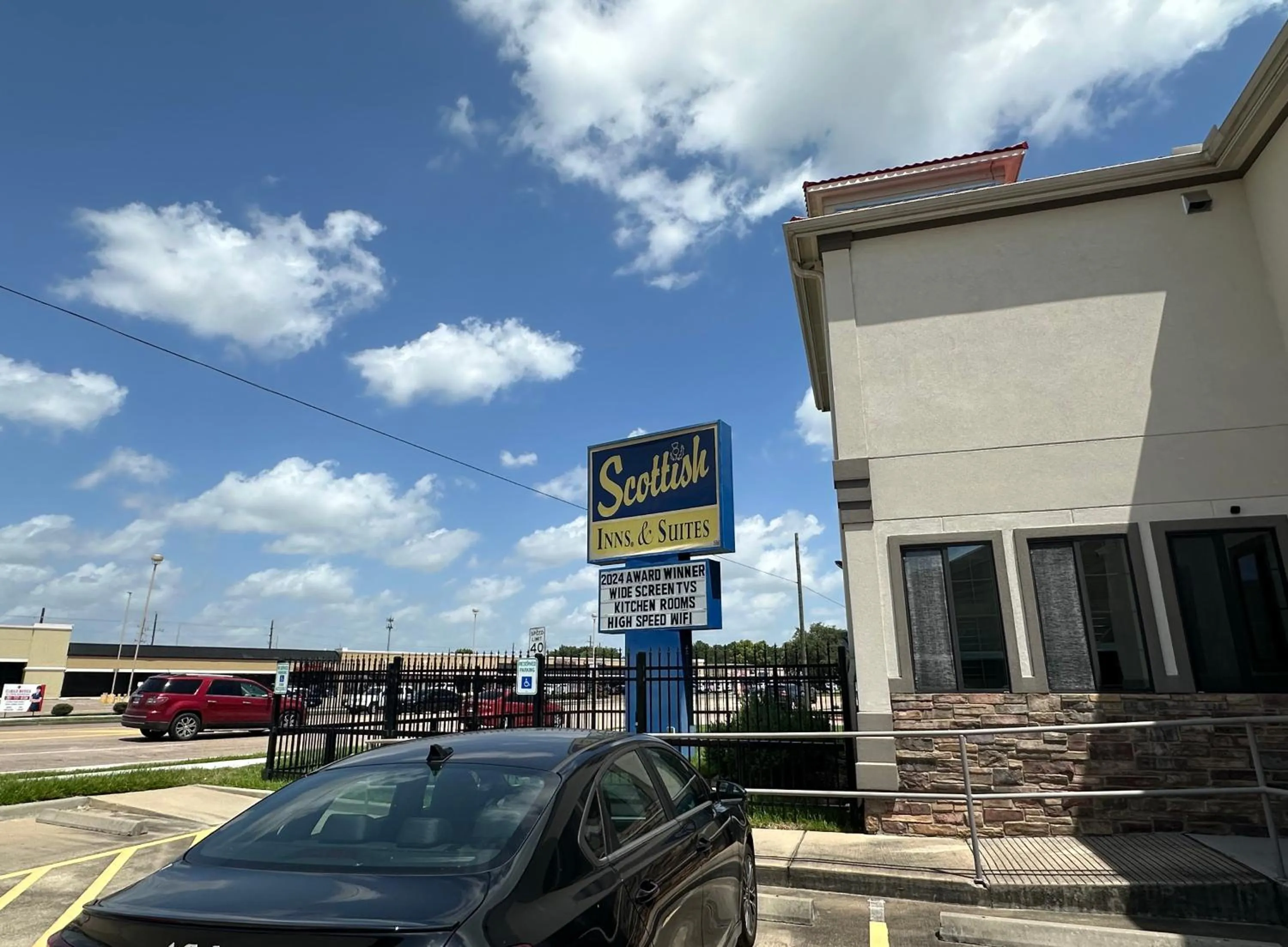 Scottish Inn and Suites