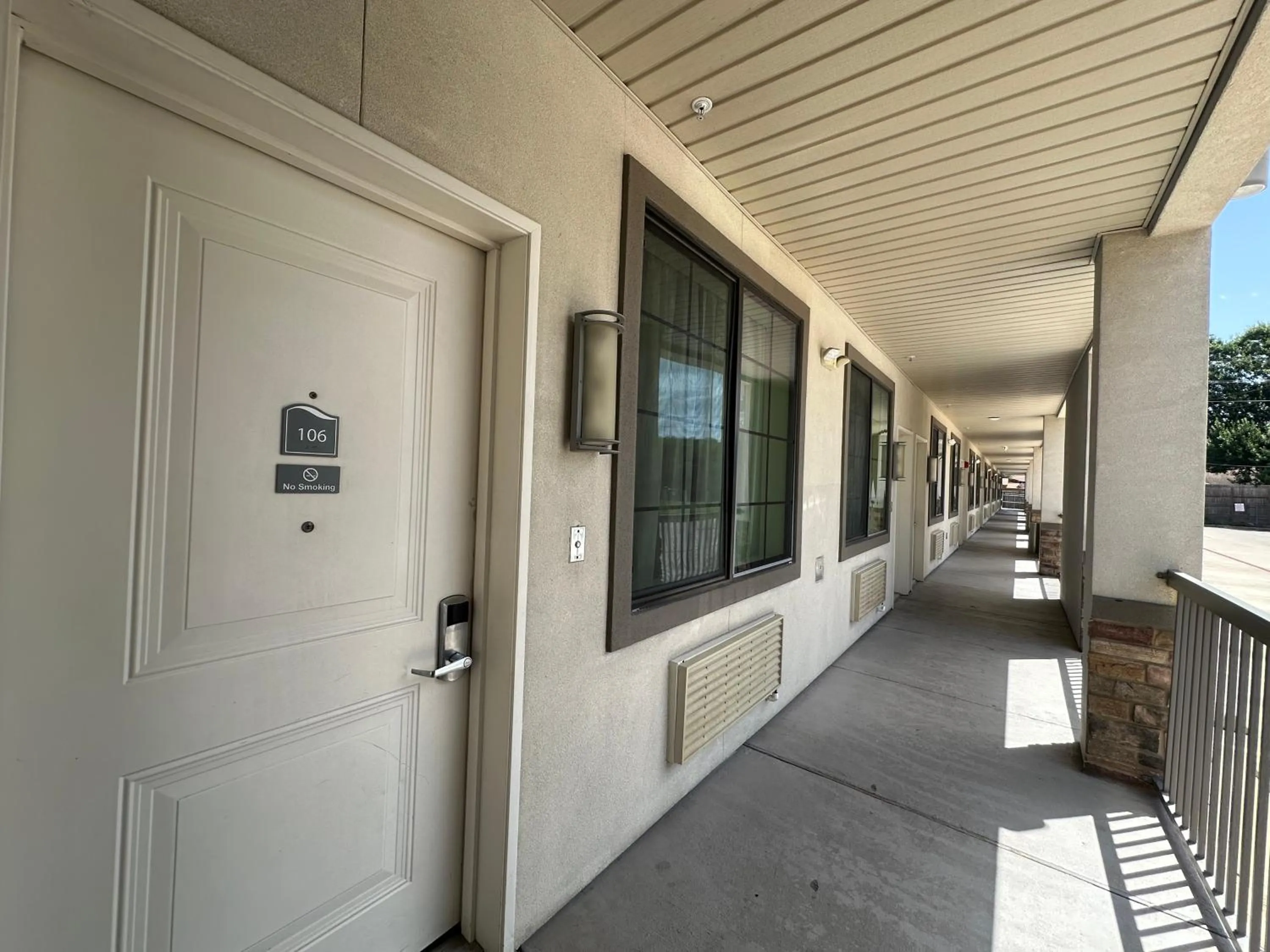 Scottish Inn and Suites