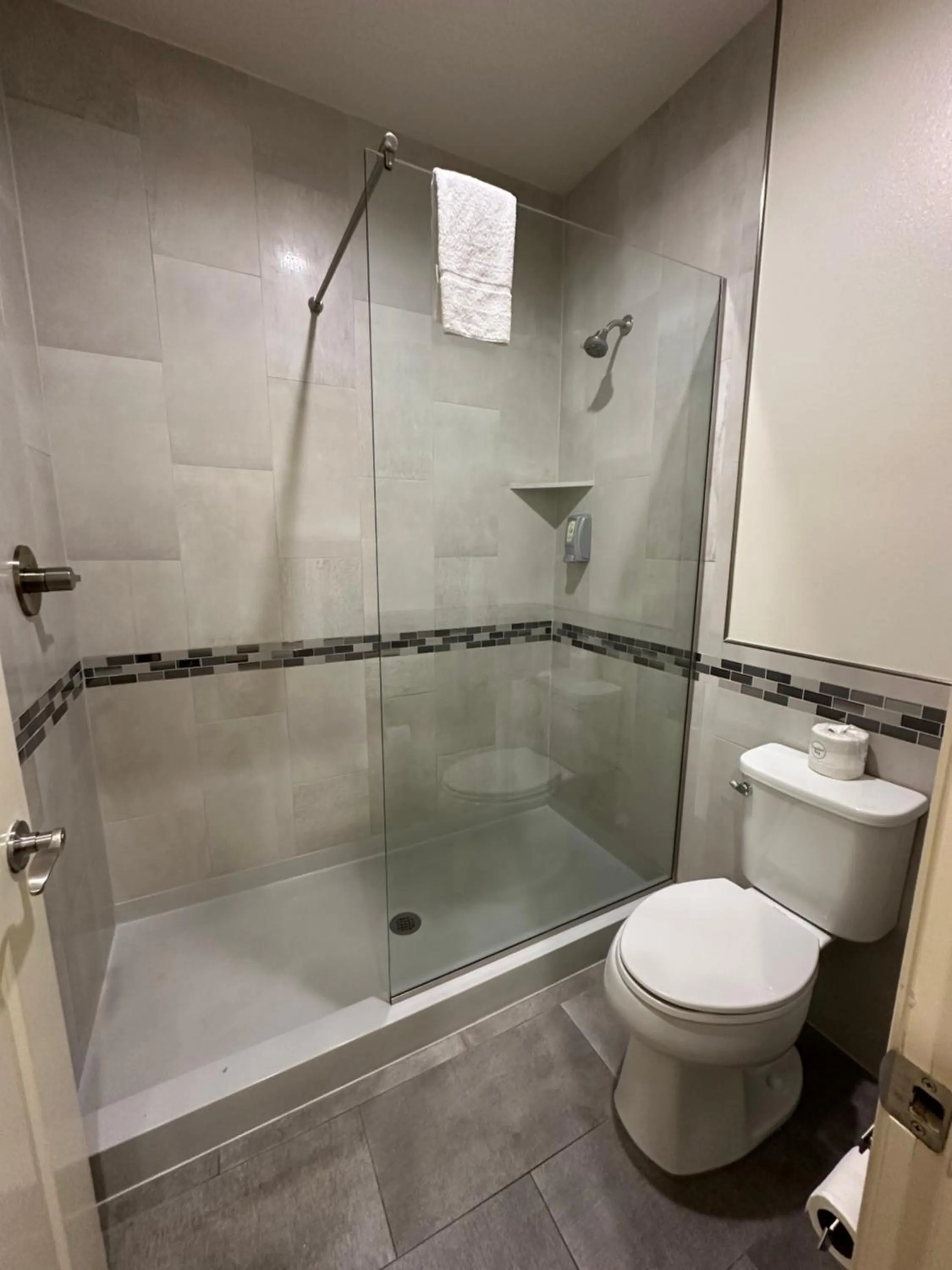 Scottish Inn and Suites