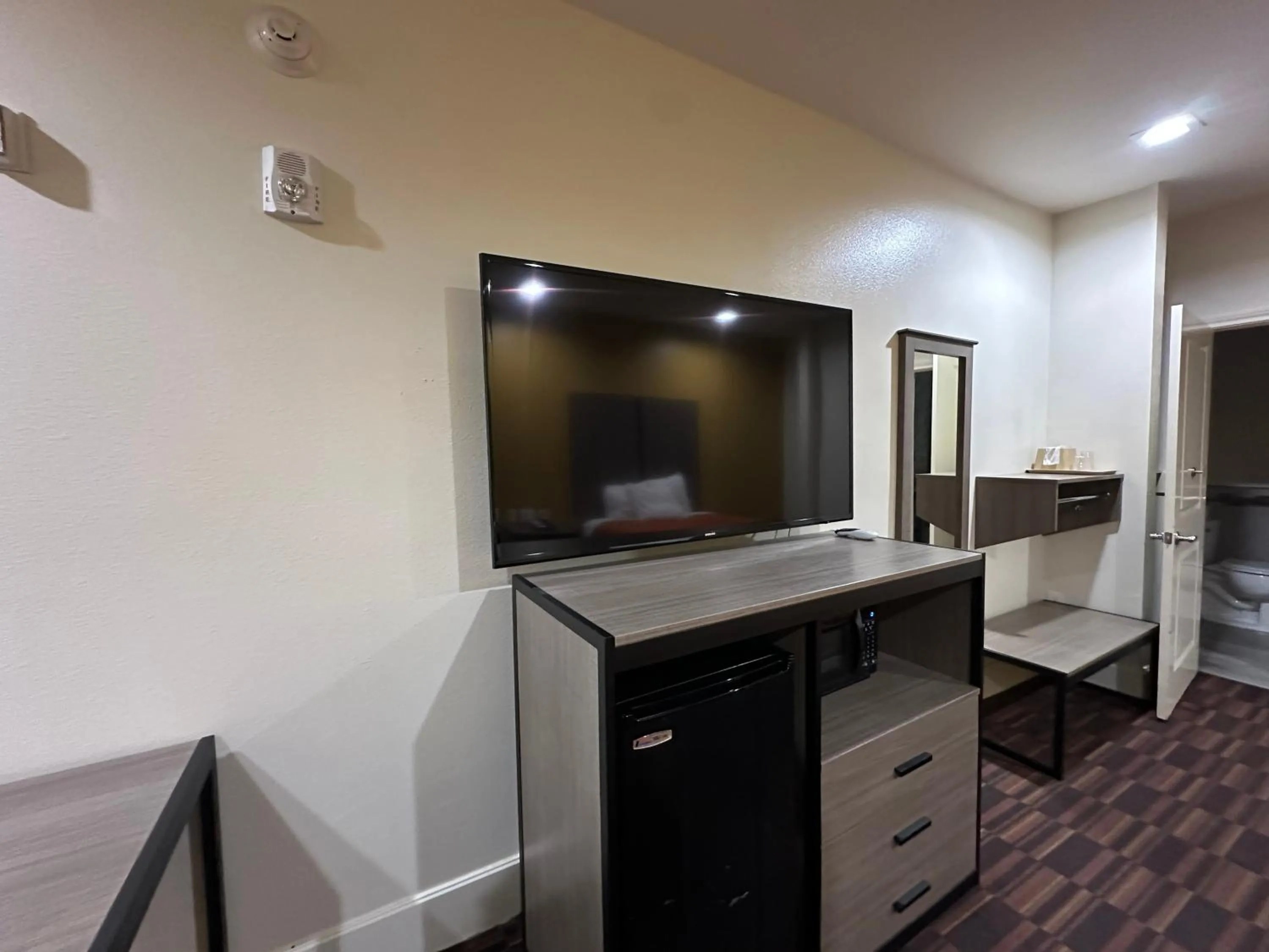 Scottish Inn and Suites