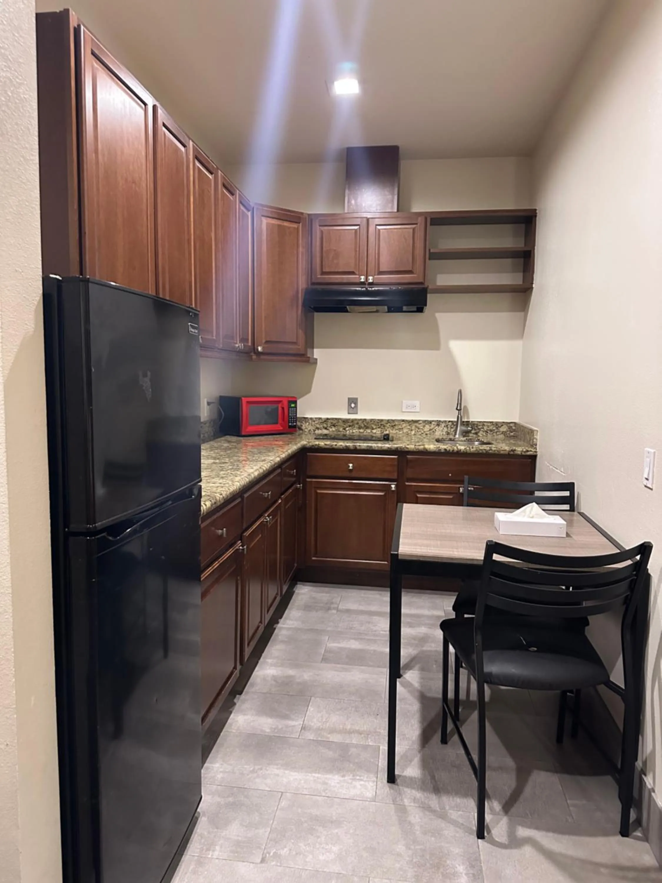 Scottish Inn and Suites