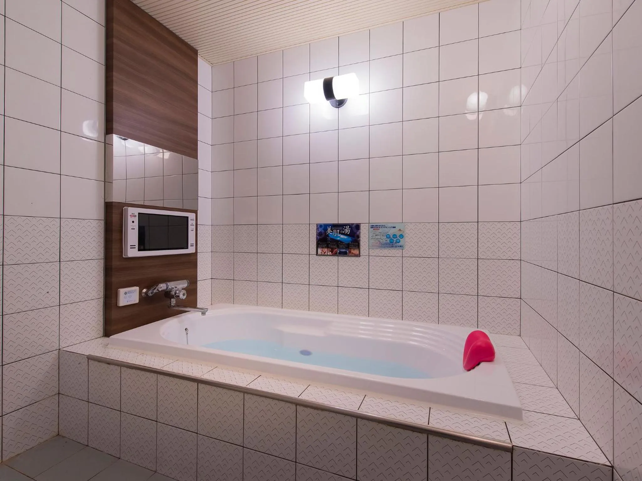 Shower in Restay Tina Grace (Adult Only)