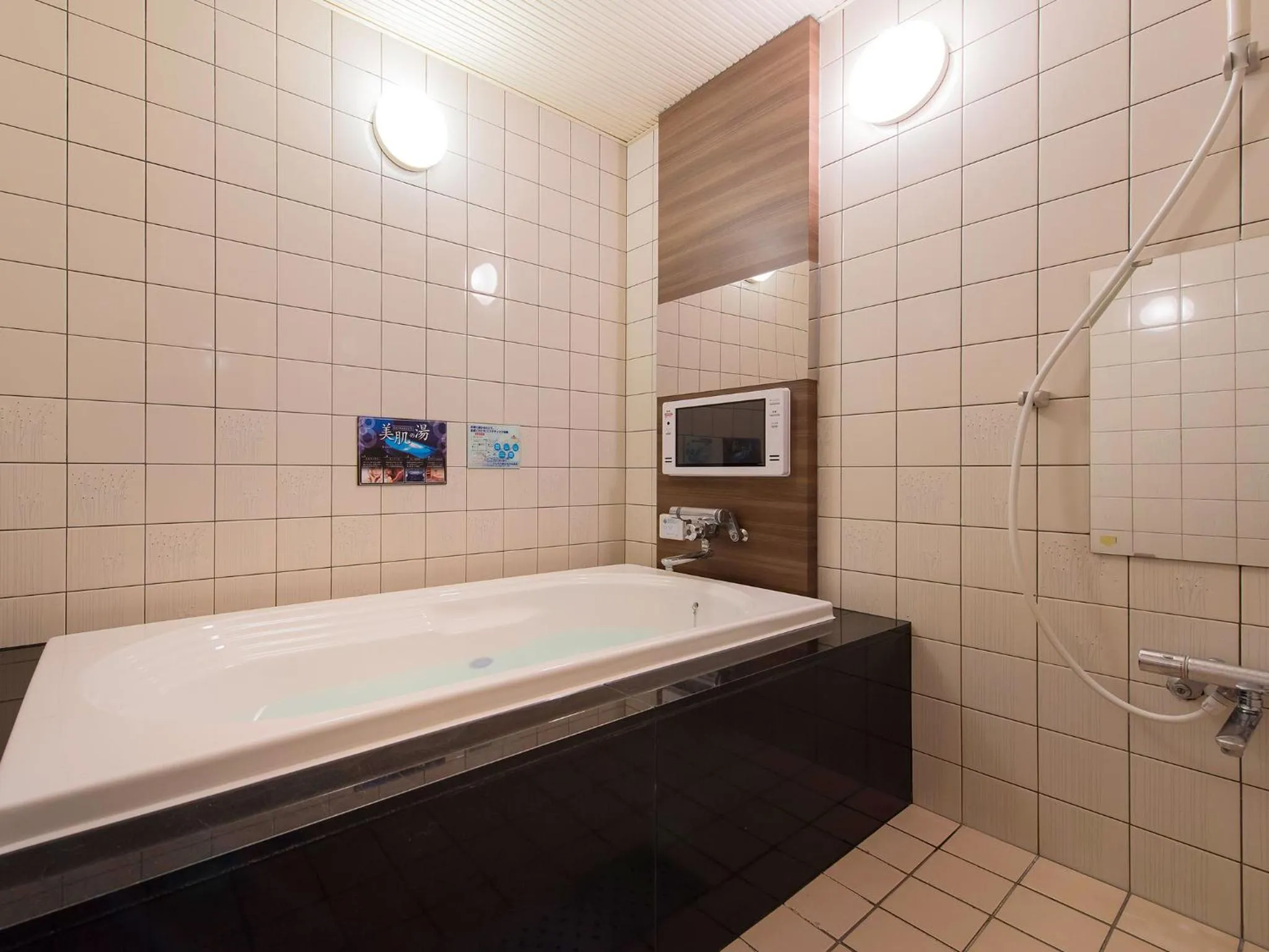 Shower in Restay Tina Grace (Adult Only)