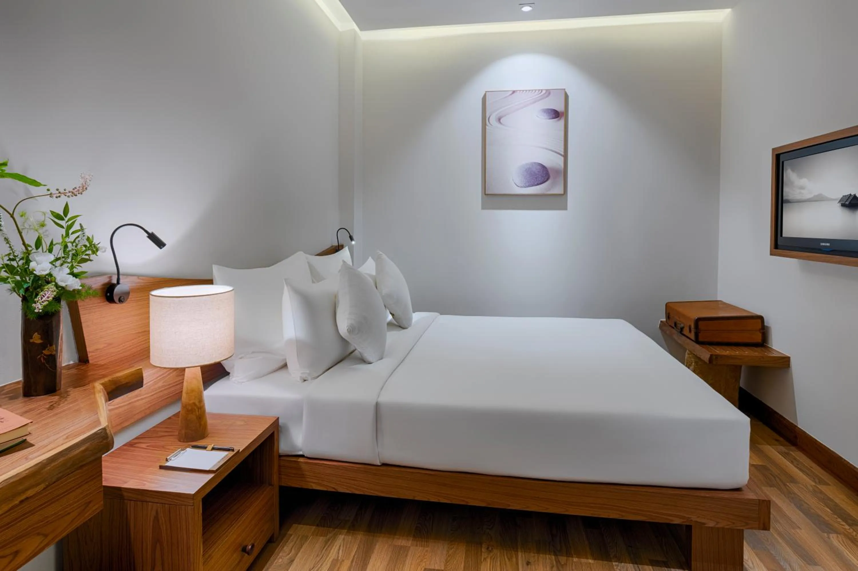 Bedroom, Bed in Silverland Min Hotel