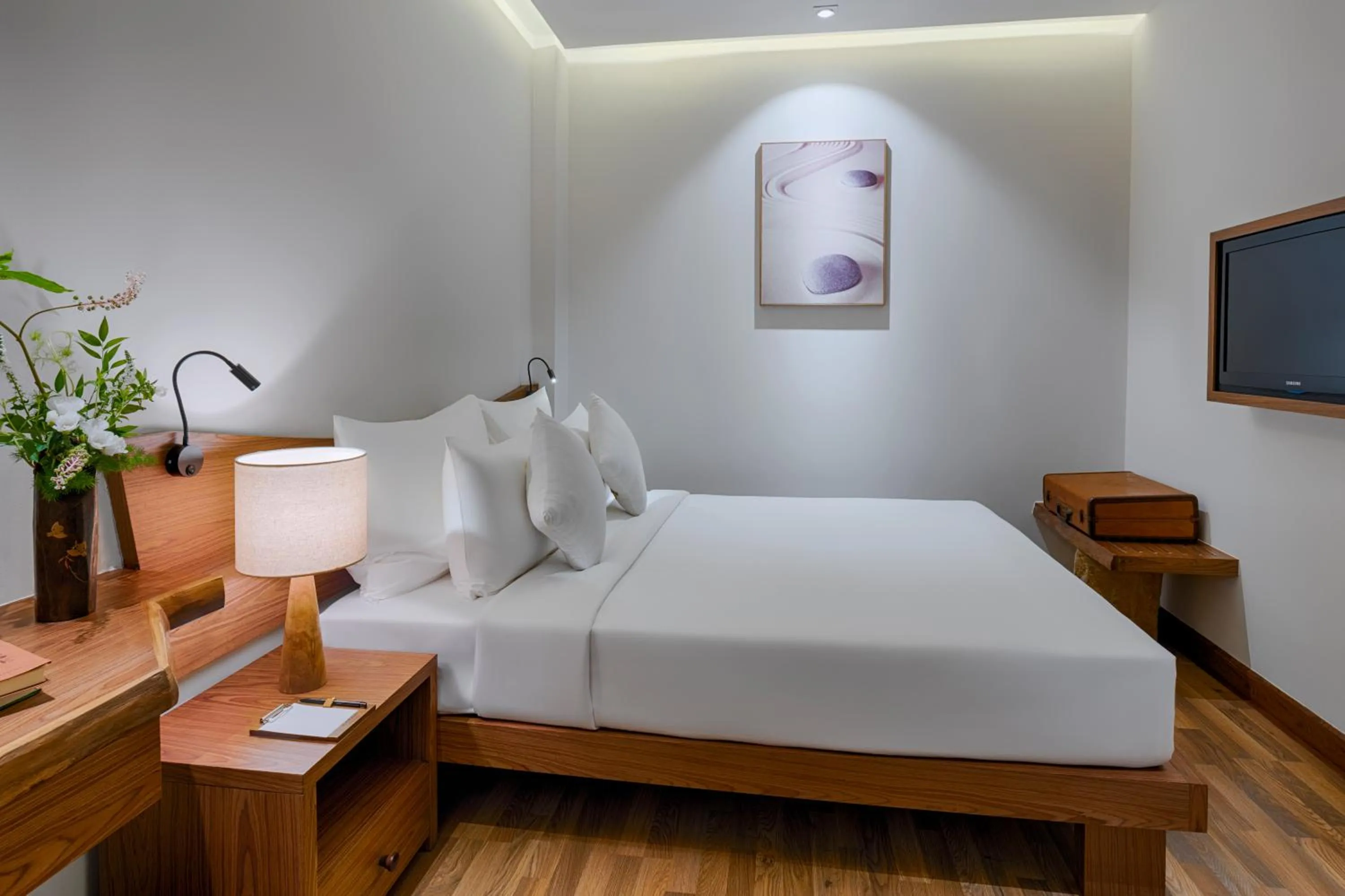 Bed in Silverland Min Hotel