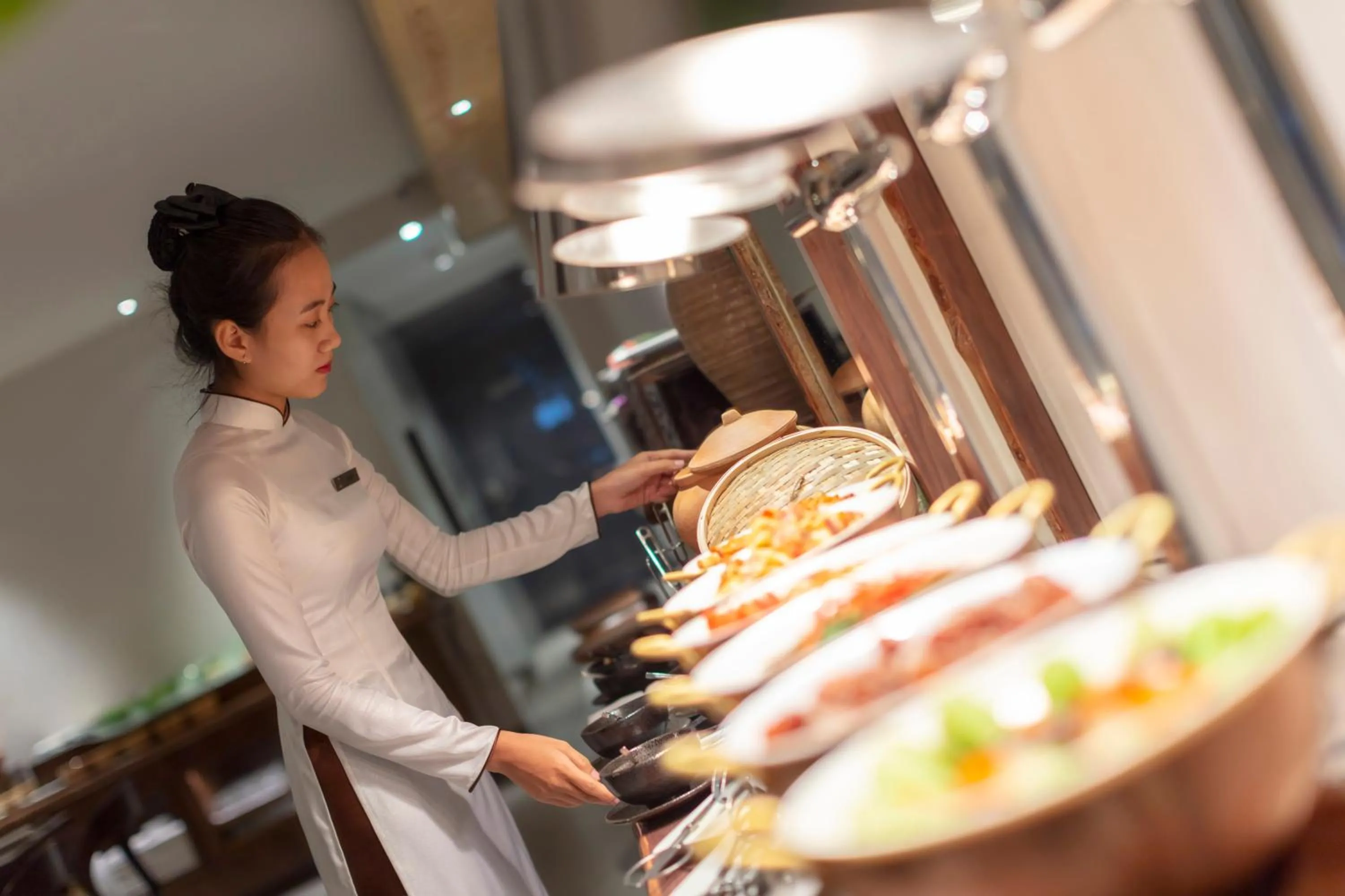 Restaurant/places to eat in Silverland Min Hotel