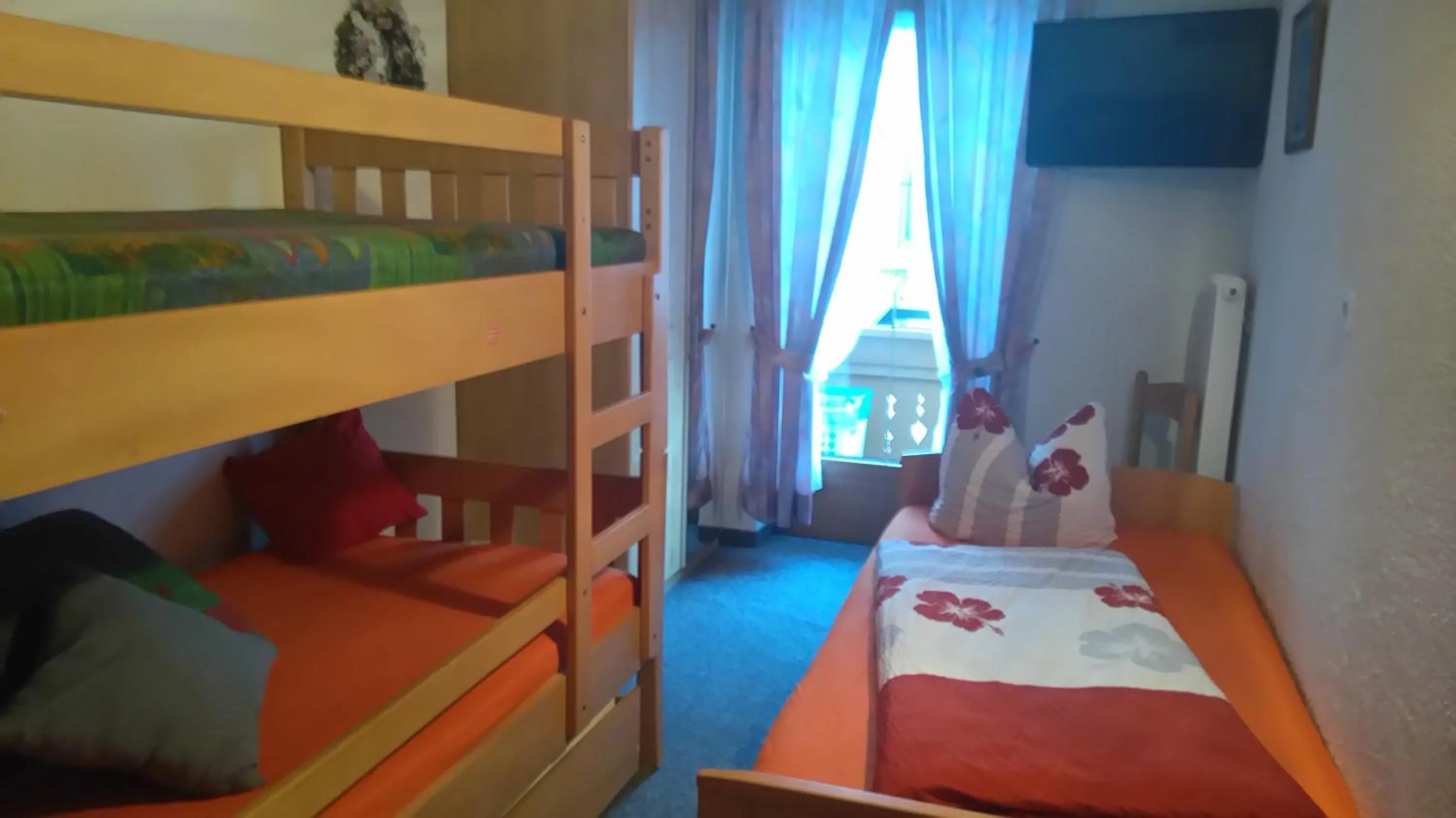 bunk bed, Bed in Ferienwohnungen Egger