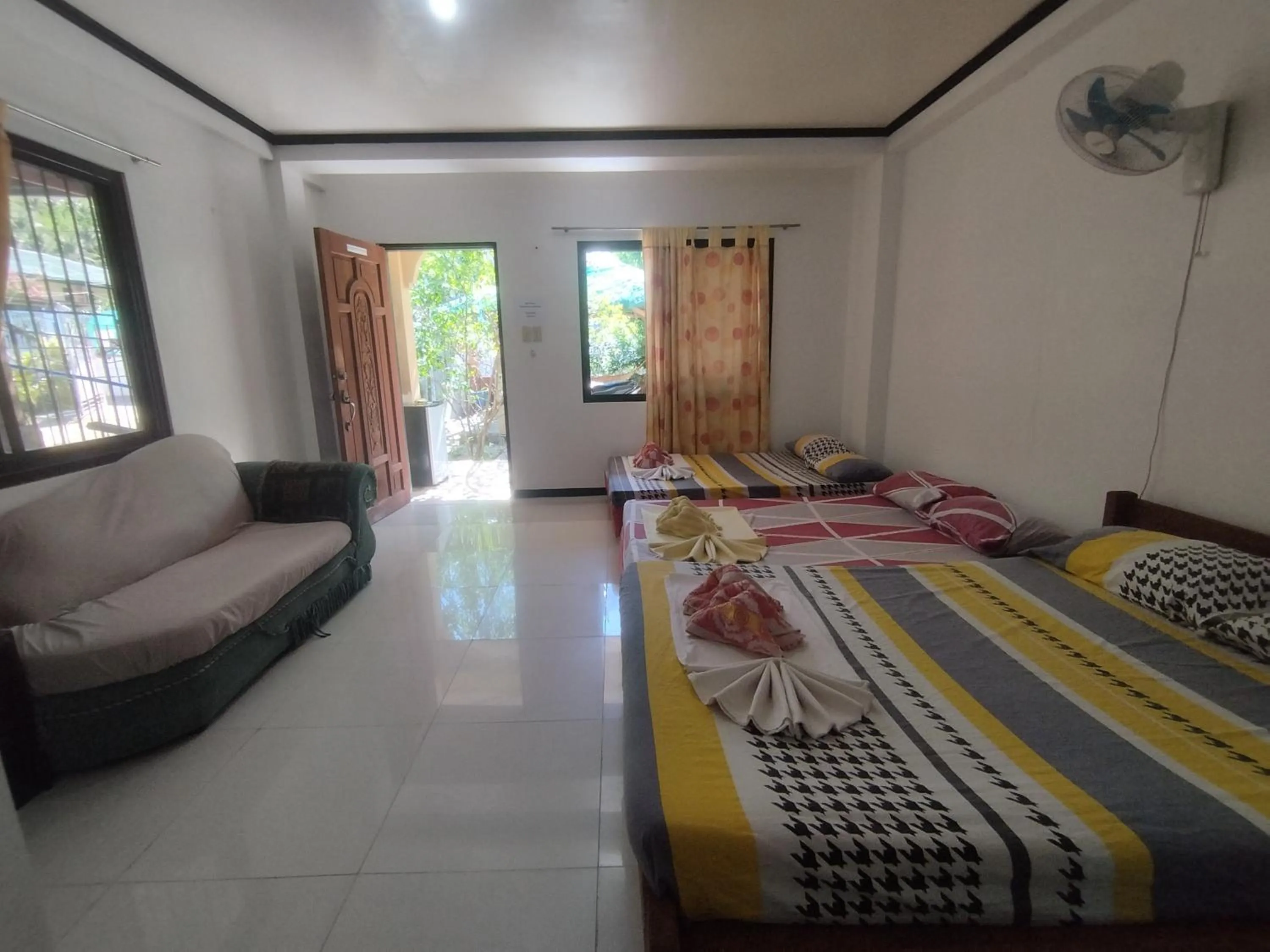 Bed in Riverside at Aninuan Accommodation and Food