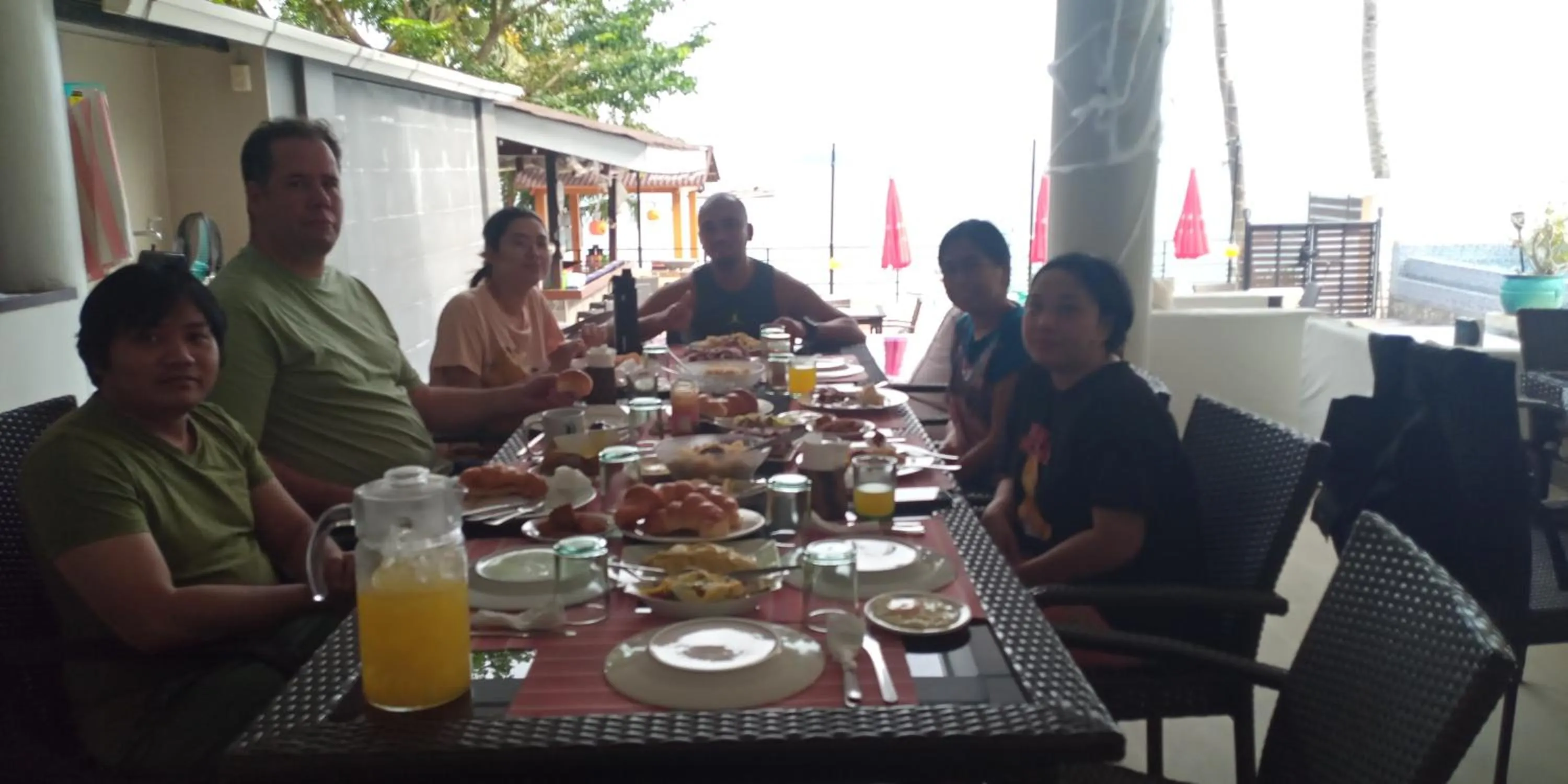 Restaurant/places to eat in Riverside at Aninuan Accommodation and Food