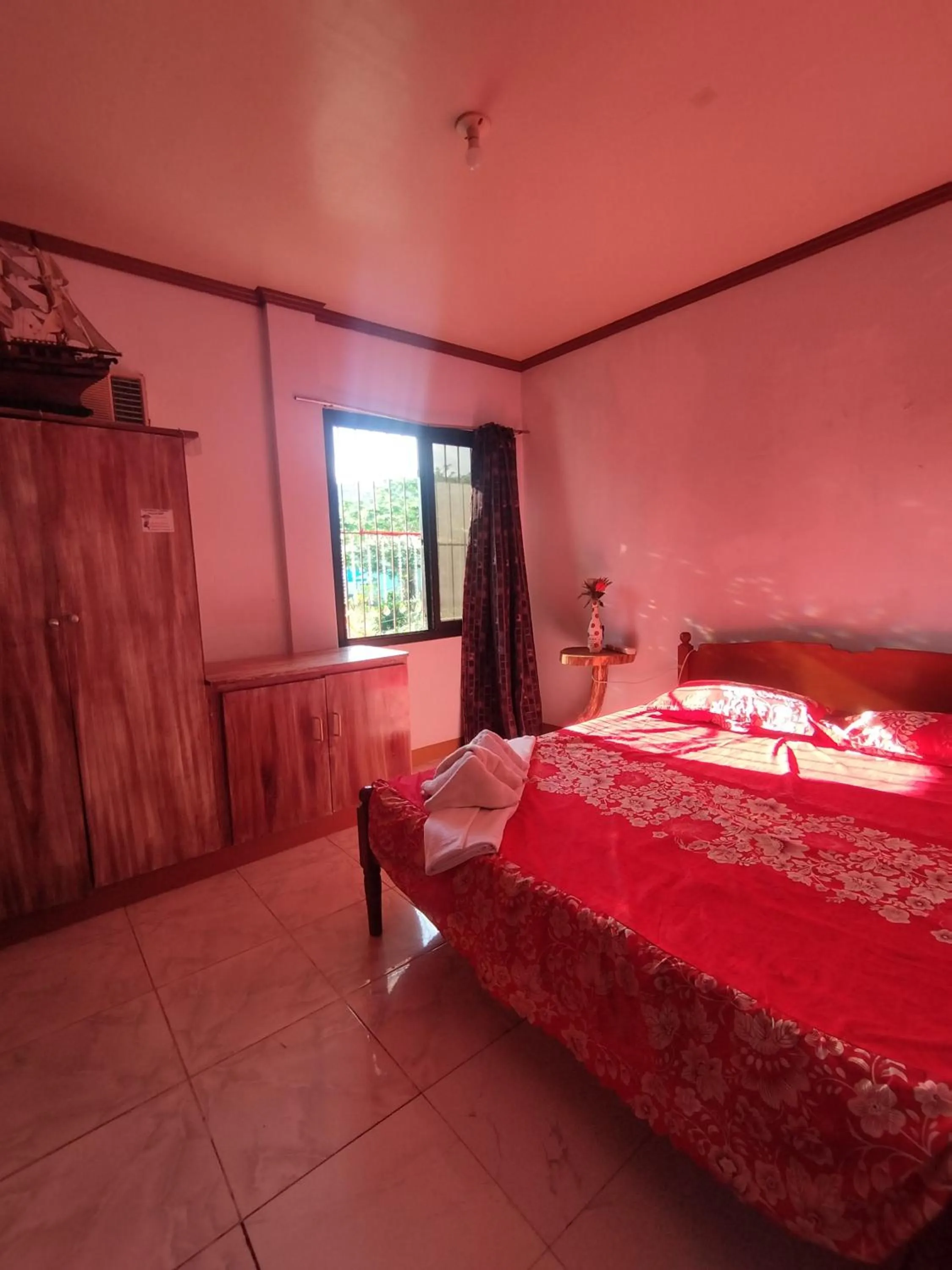 Bed in Riverside at Aninuan Accommodation and Food