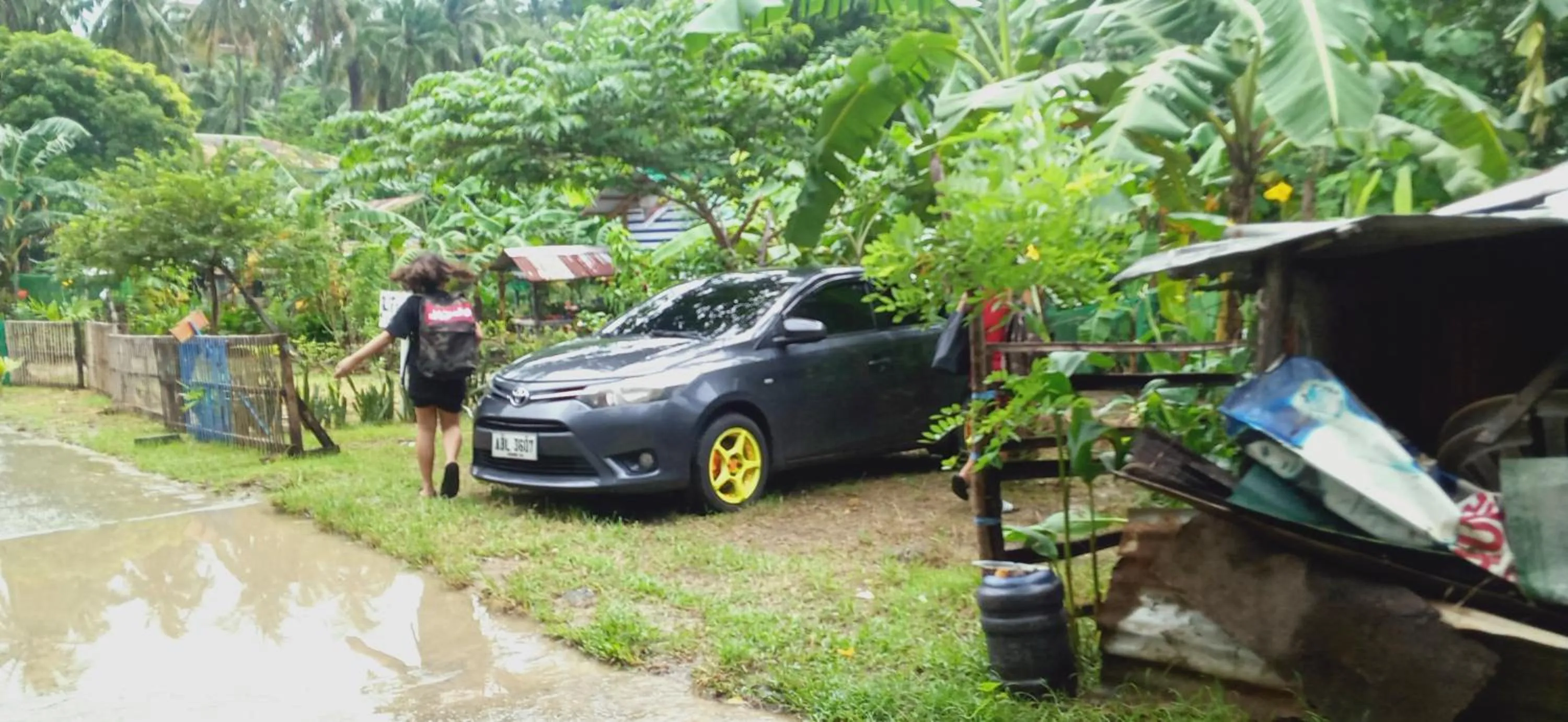 People in Riverside at Aninuan Accommodation and Food