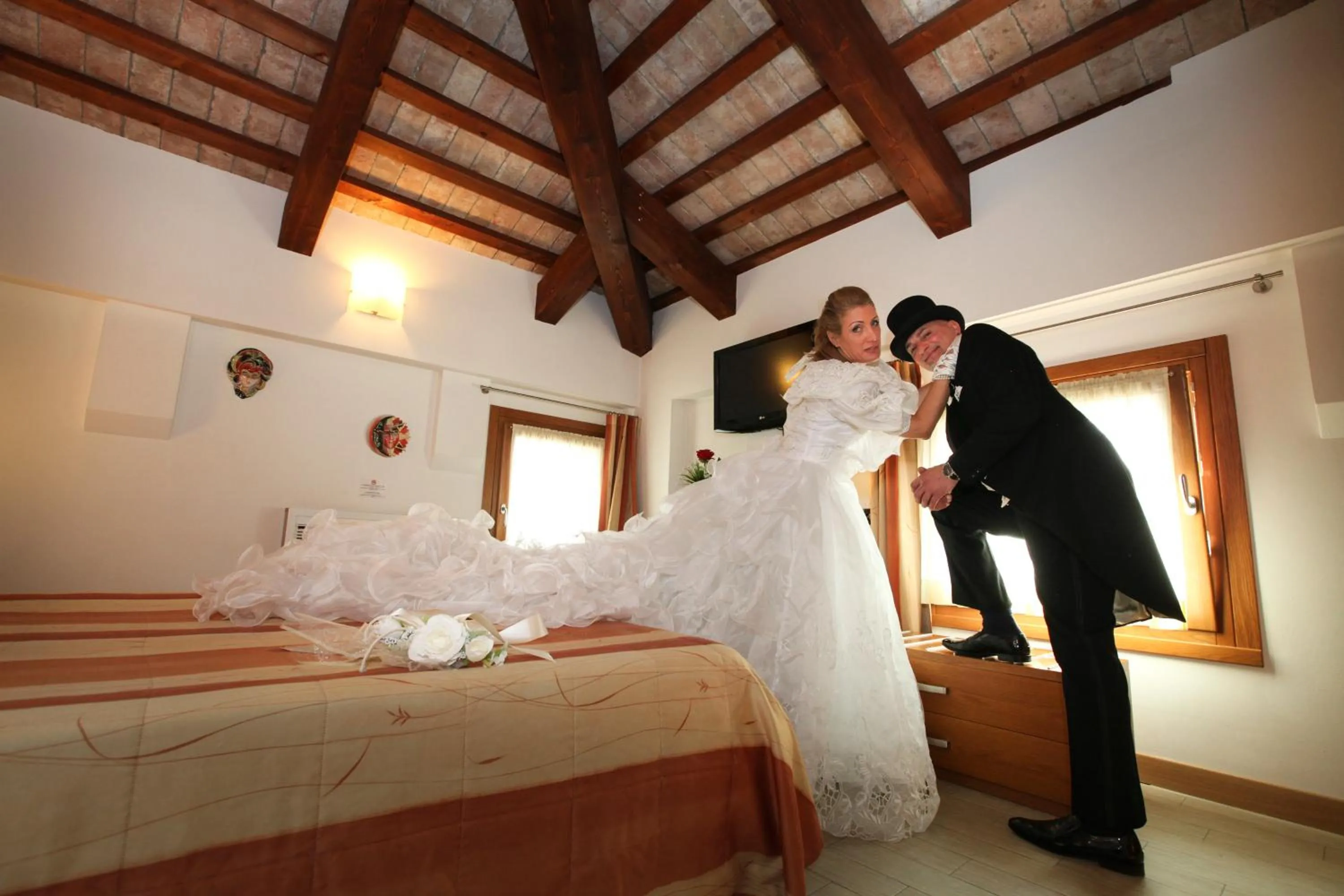 People, Bed in Albergo Antica Corte Marchesini
