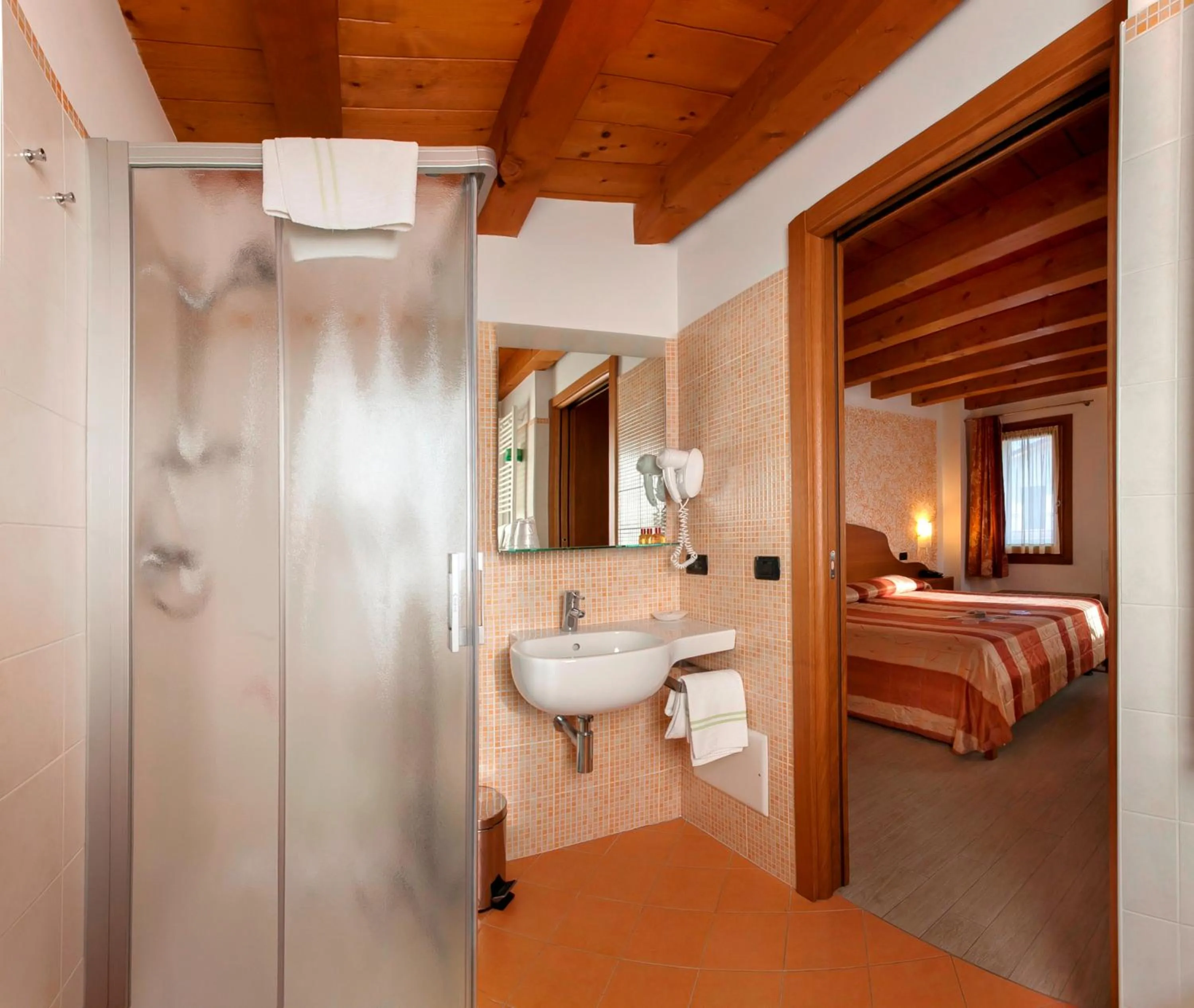 Bathroom, Bed in Albergo Antica Corte Marchesini