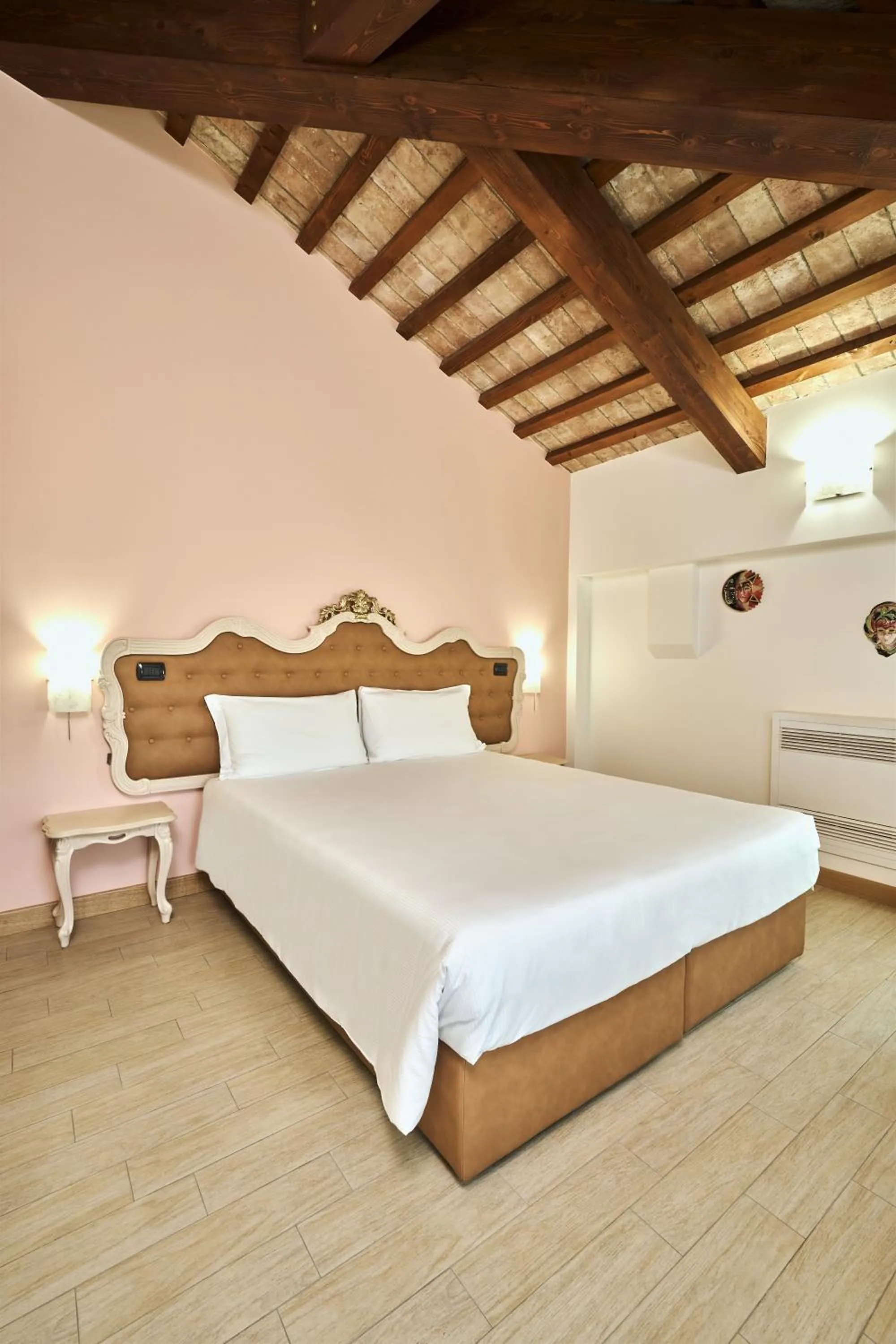 Shower, Bed in Albergo Antica Corte Marchesini