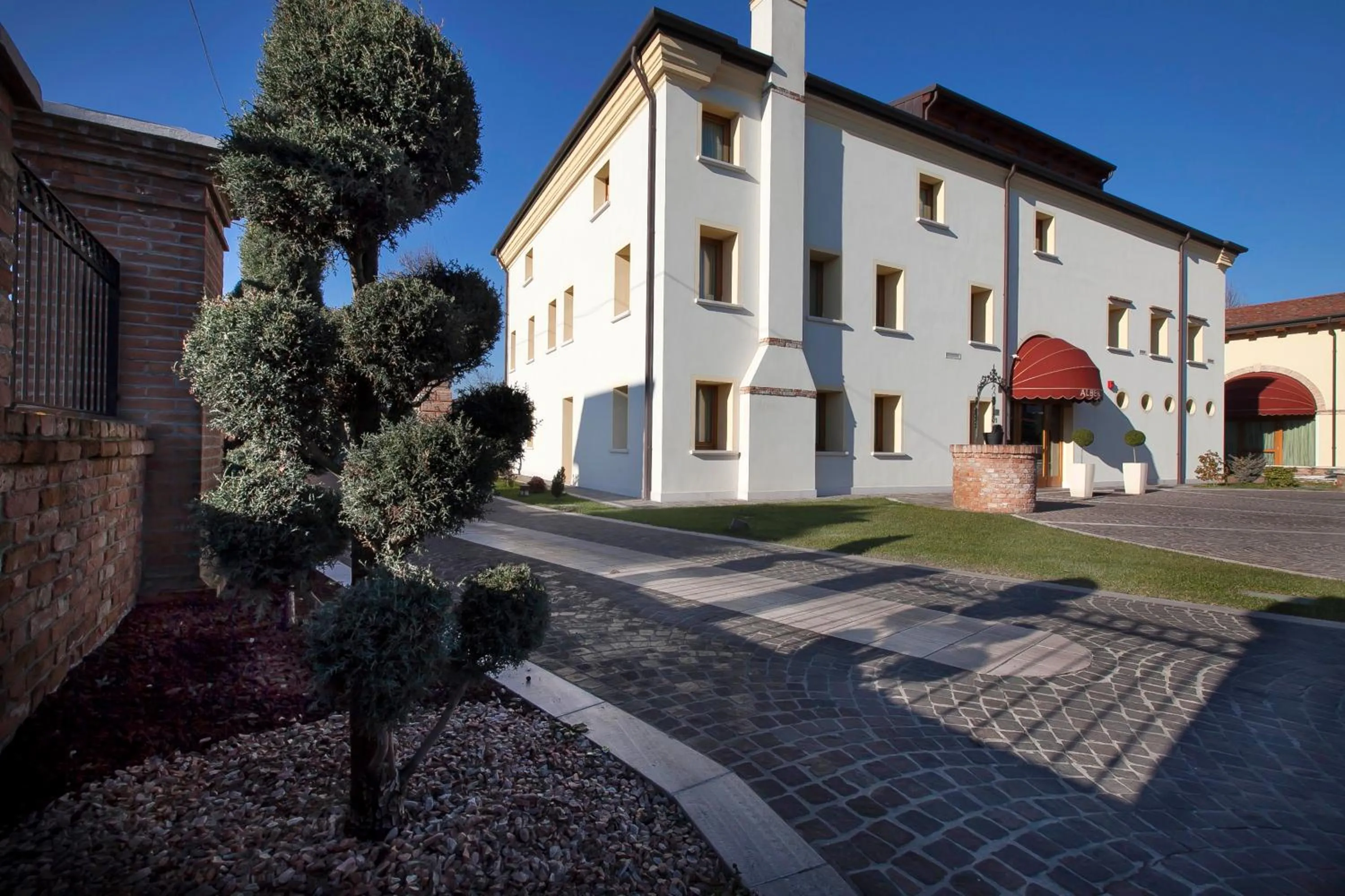 Facade/entrance in Albergo Antica Corte Marchesini