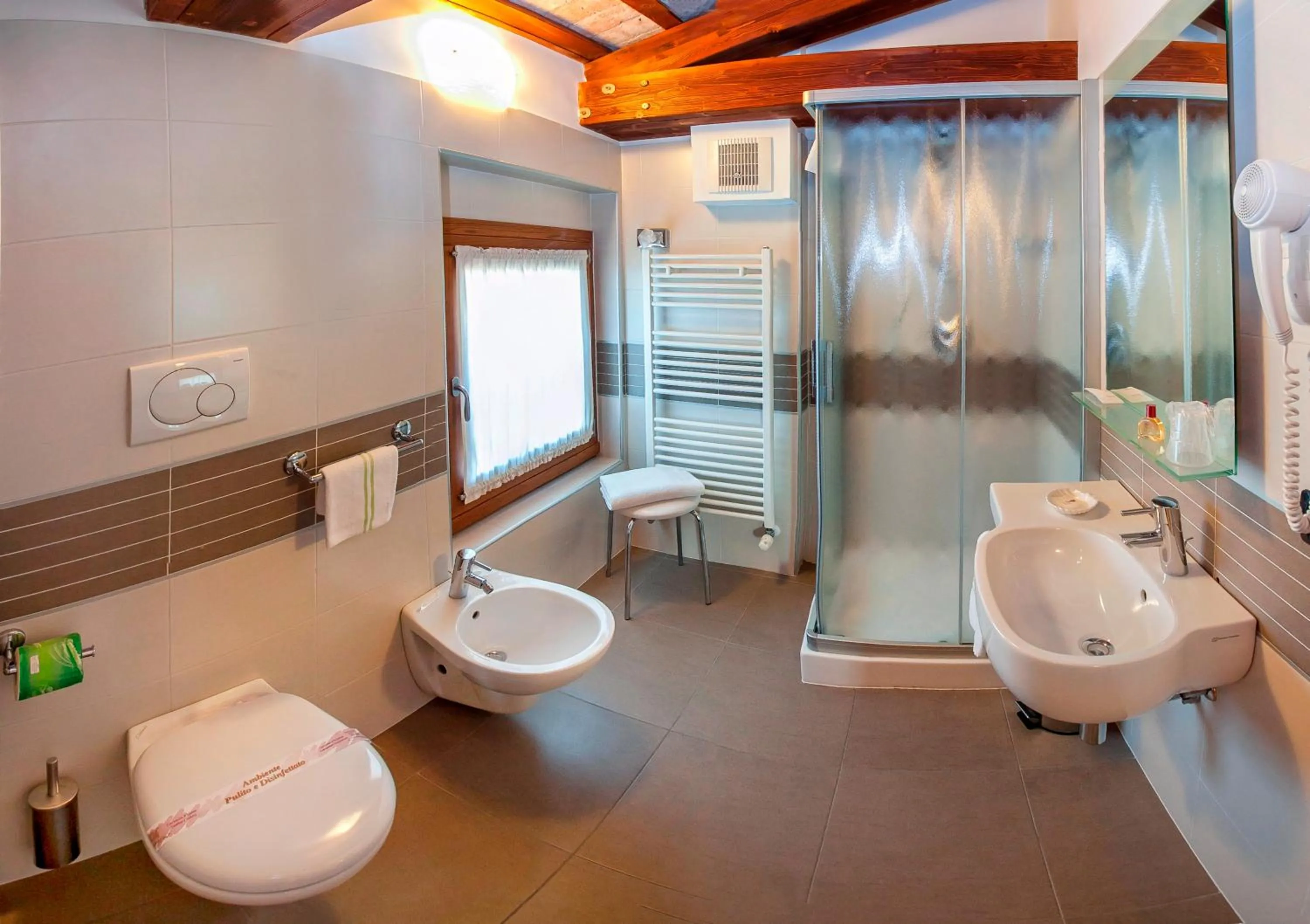 Shower in Albergo Antica Corte Marchesini