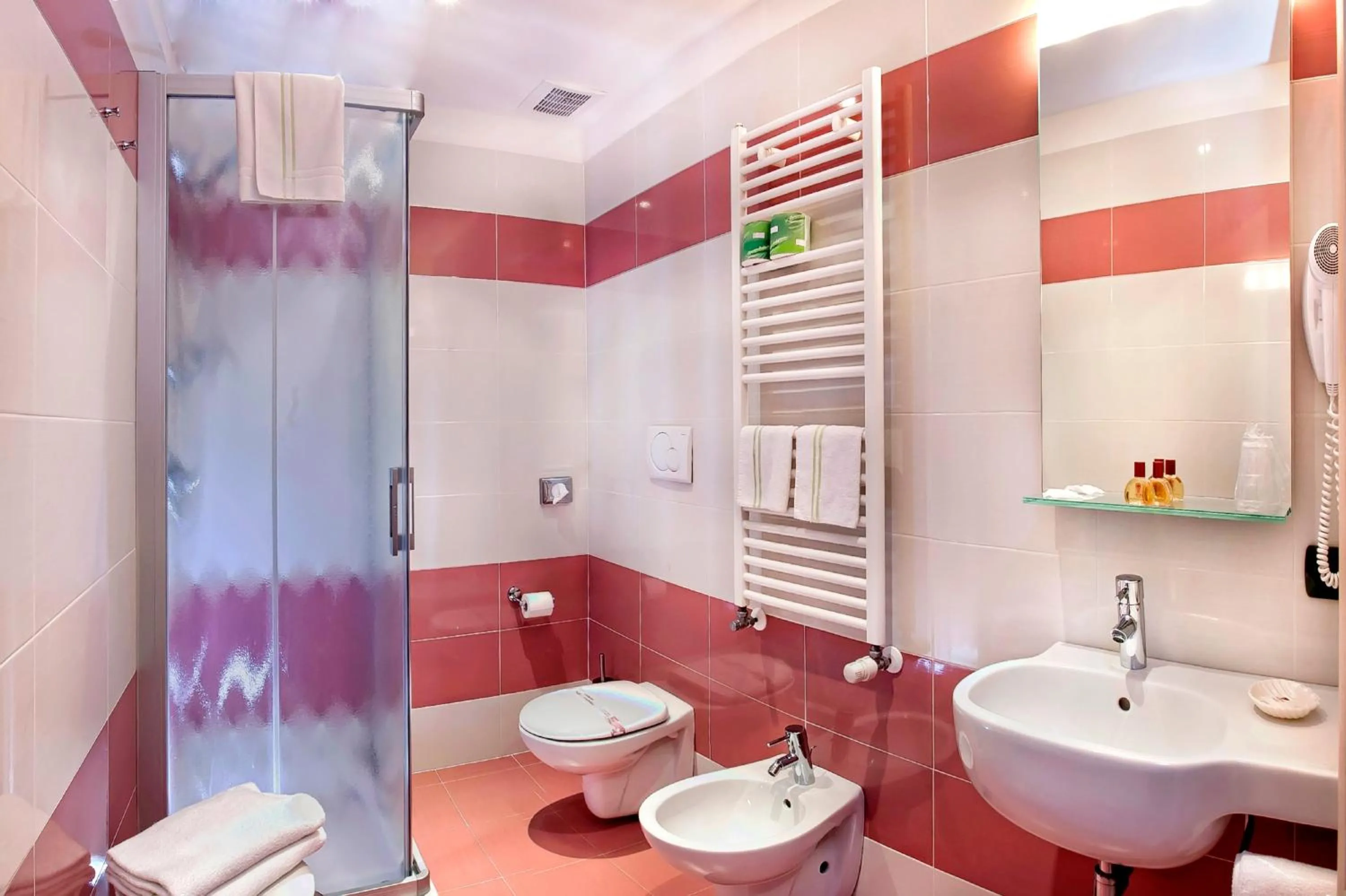 Bathroom in Albergo Antica Corte Marchesini