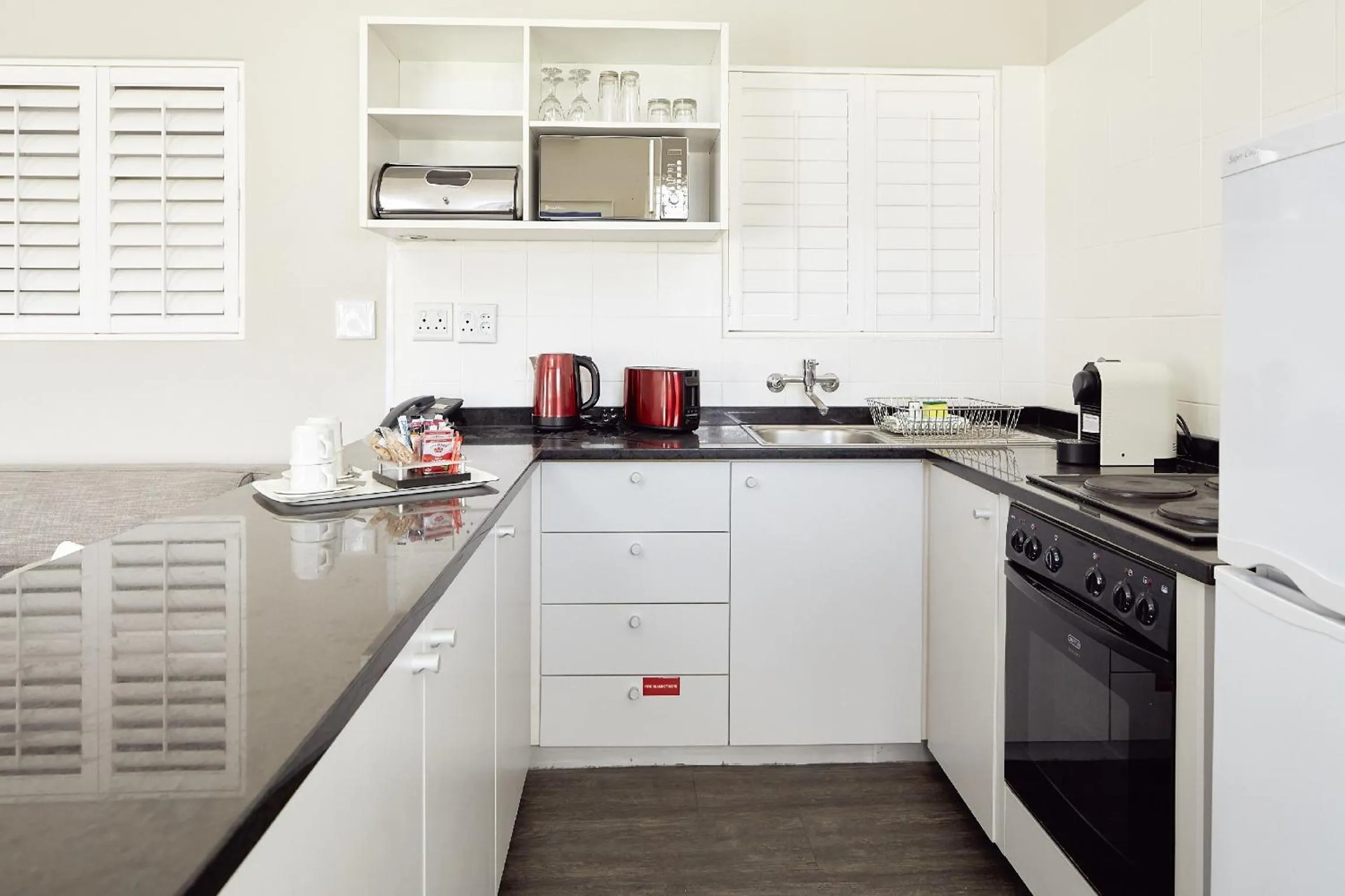 Coffee/tea facilities in First Group Riviera Suites